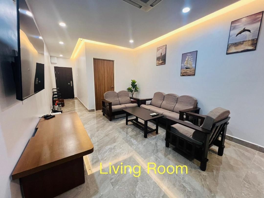 Three-Bedroom Suite - Photo 10