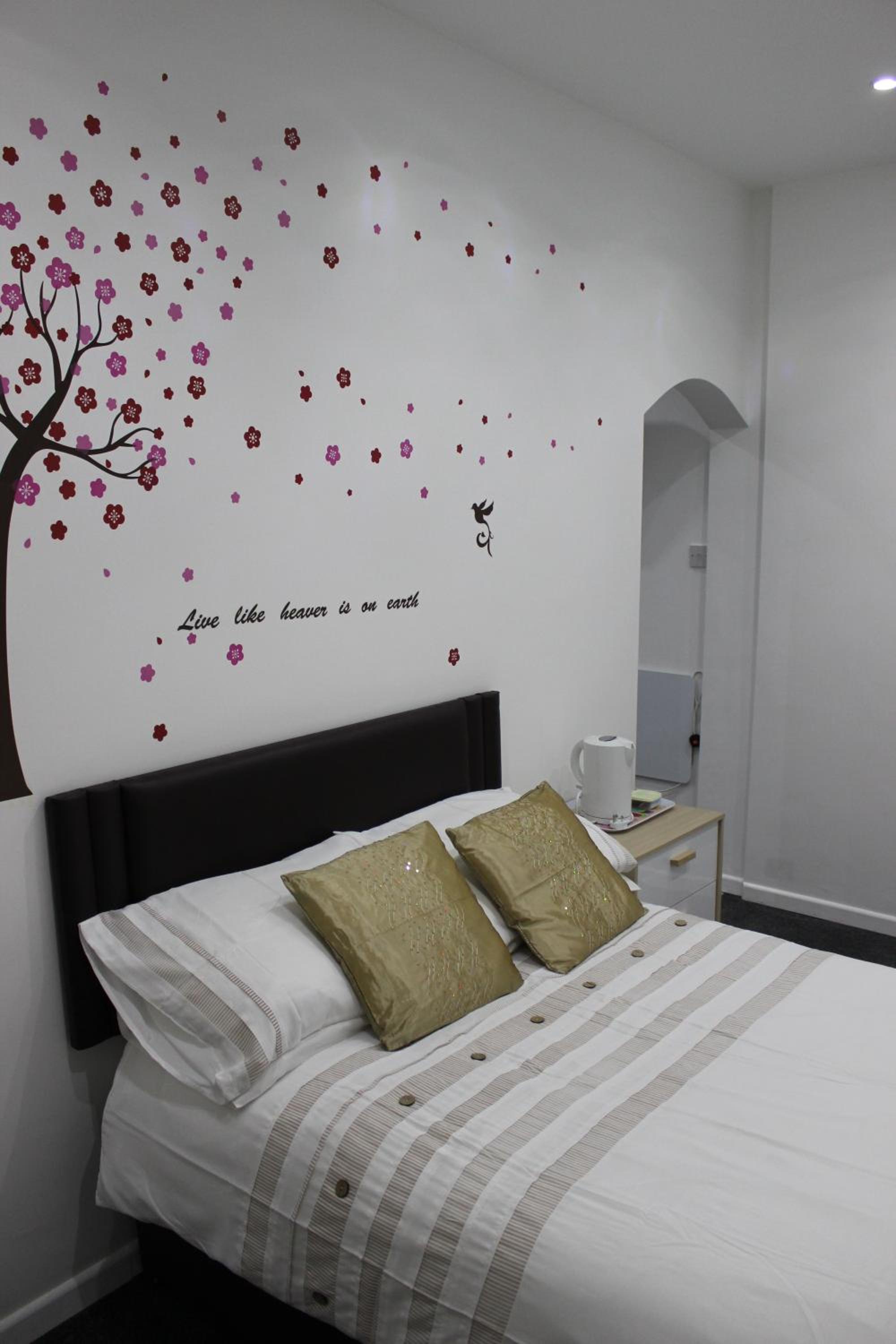 Deluxe 2 Bedroom Family Room  - Photo 11