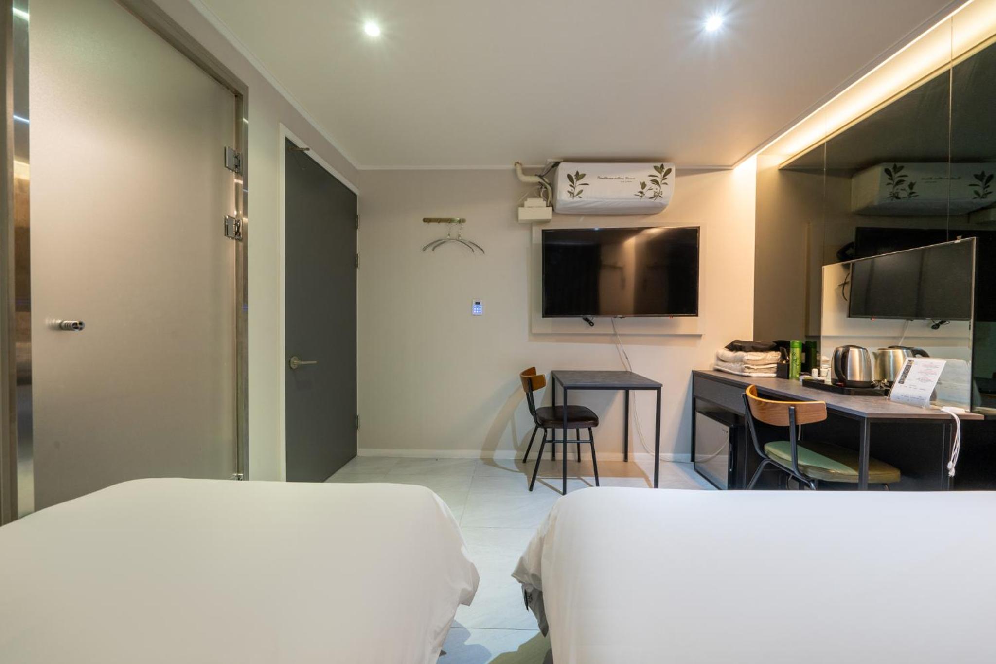 Superior Twin Room for 3 people - Photo 1