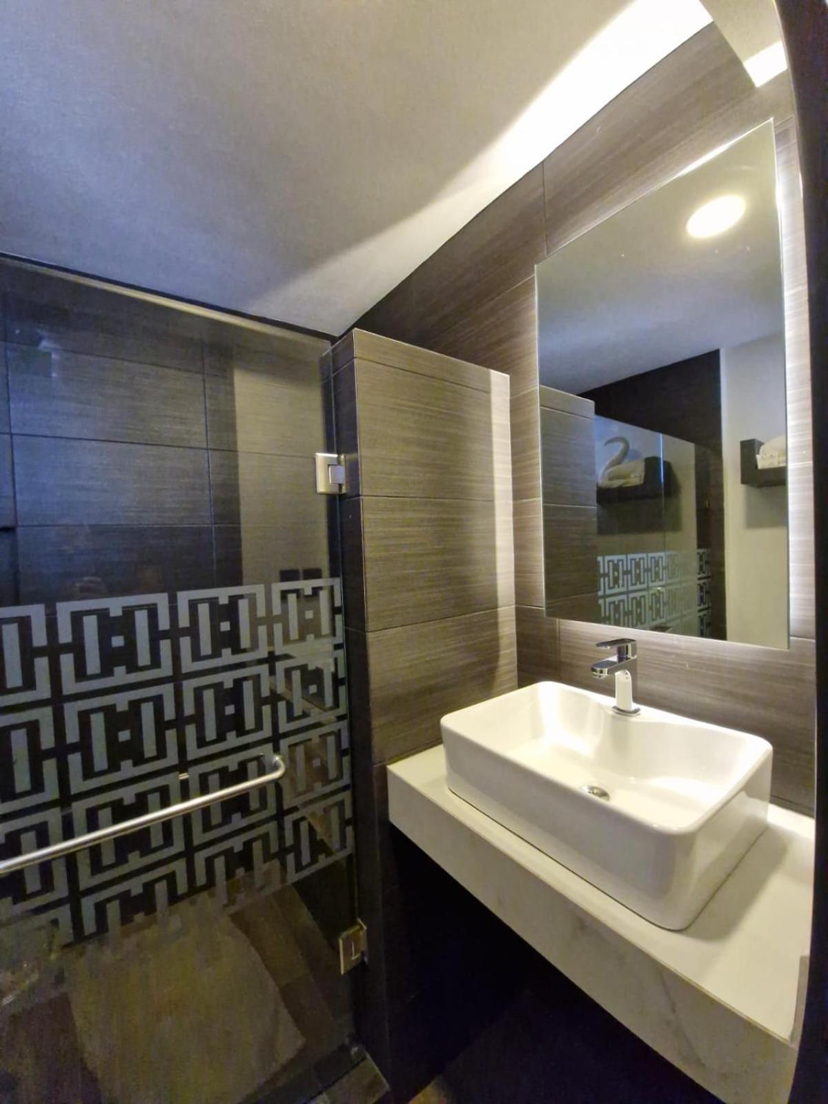 Deluxe Queen Room with Two Queen Beds photo 3