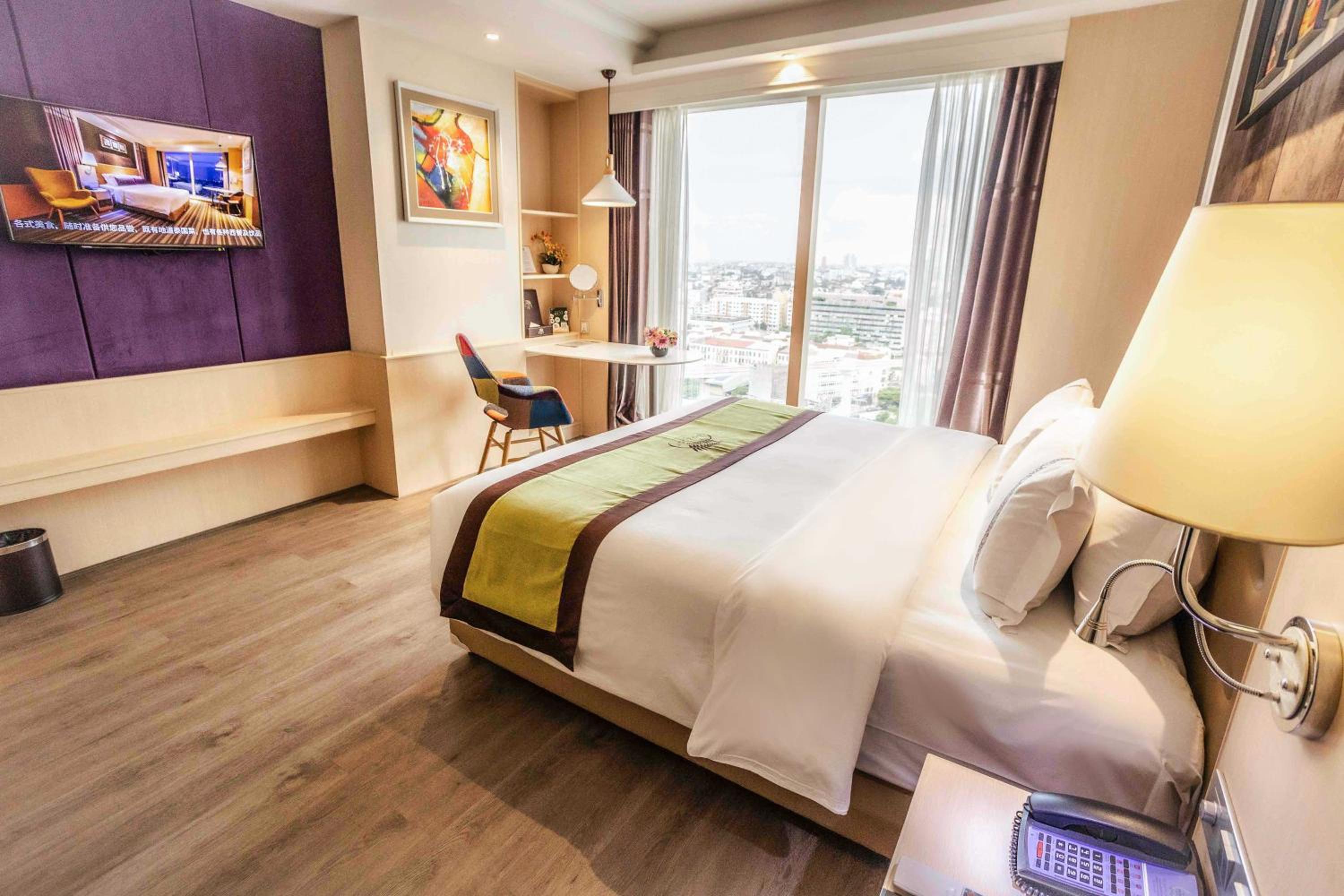Deluxe King Room photo 2