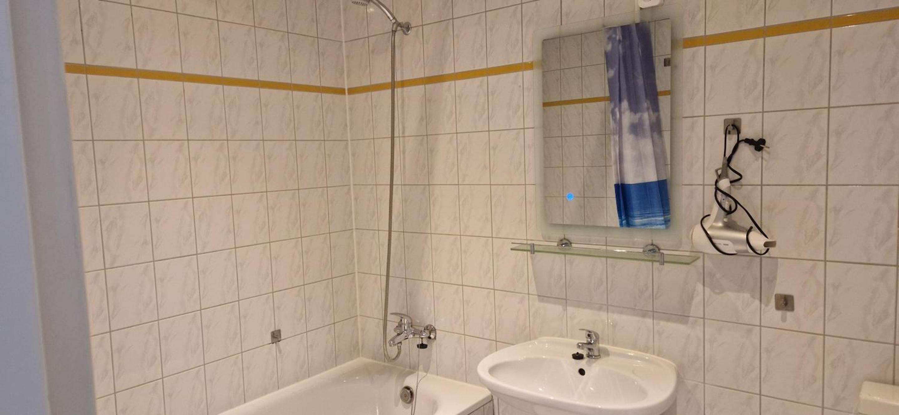 Twin Room with Private Bathroom photo 1
