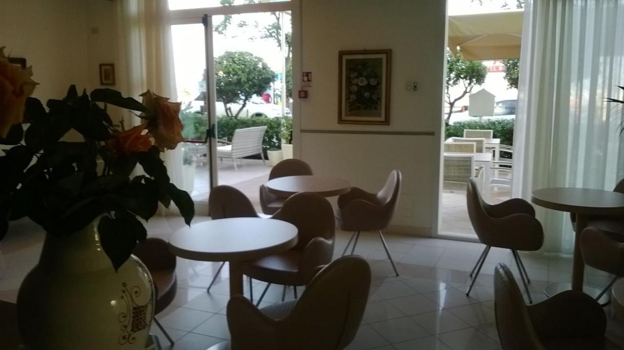 Family Room (2 Adults + 2 Children) - Photo 32