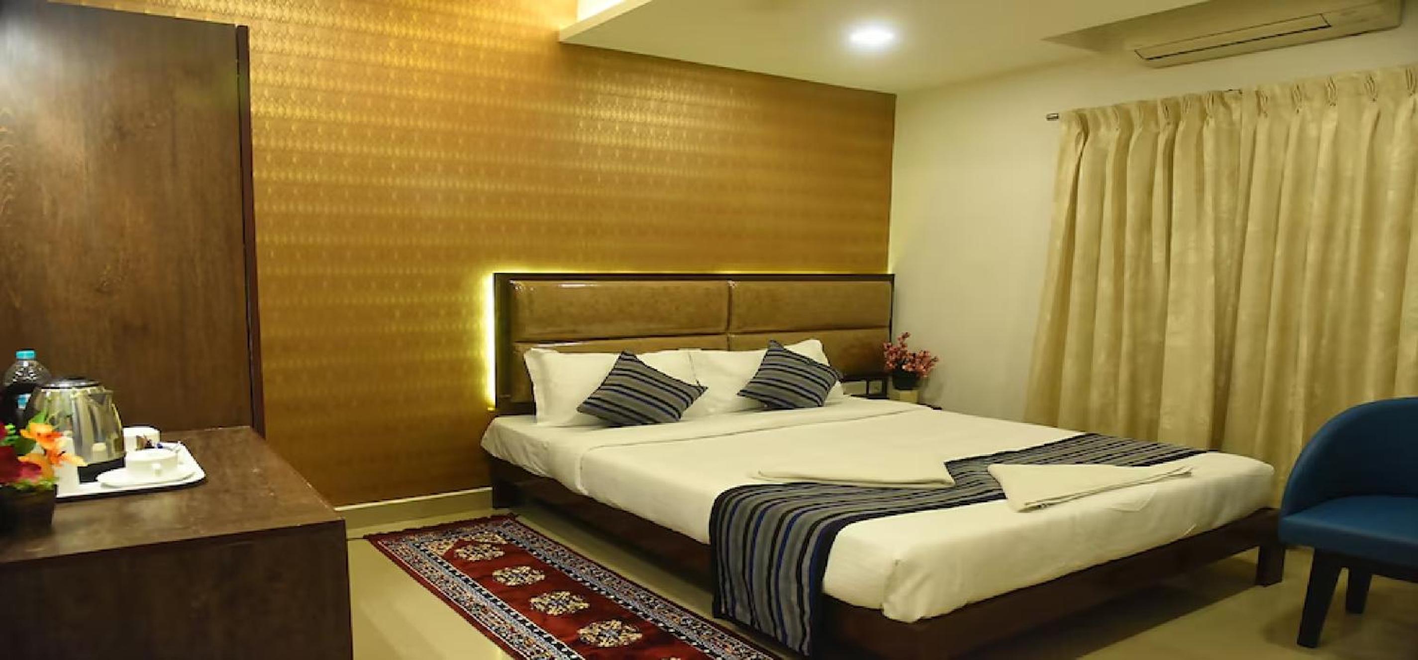 Deluxe Room - Photo 7