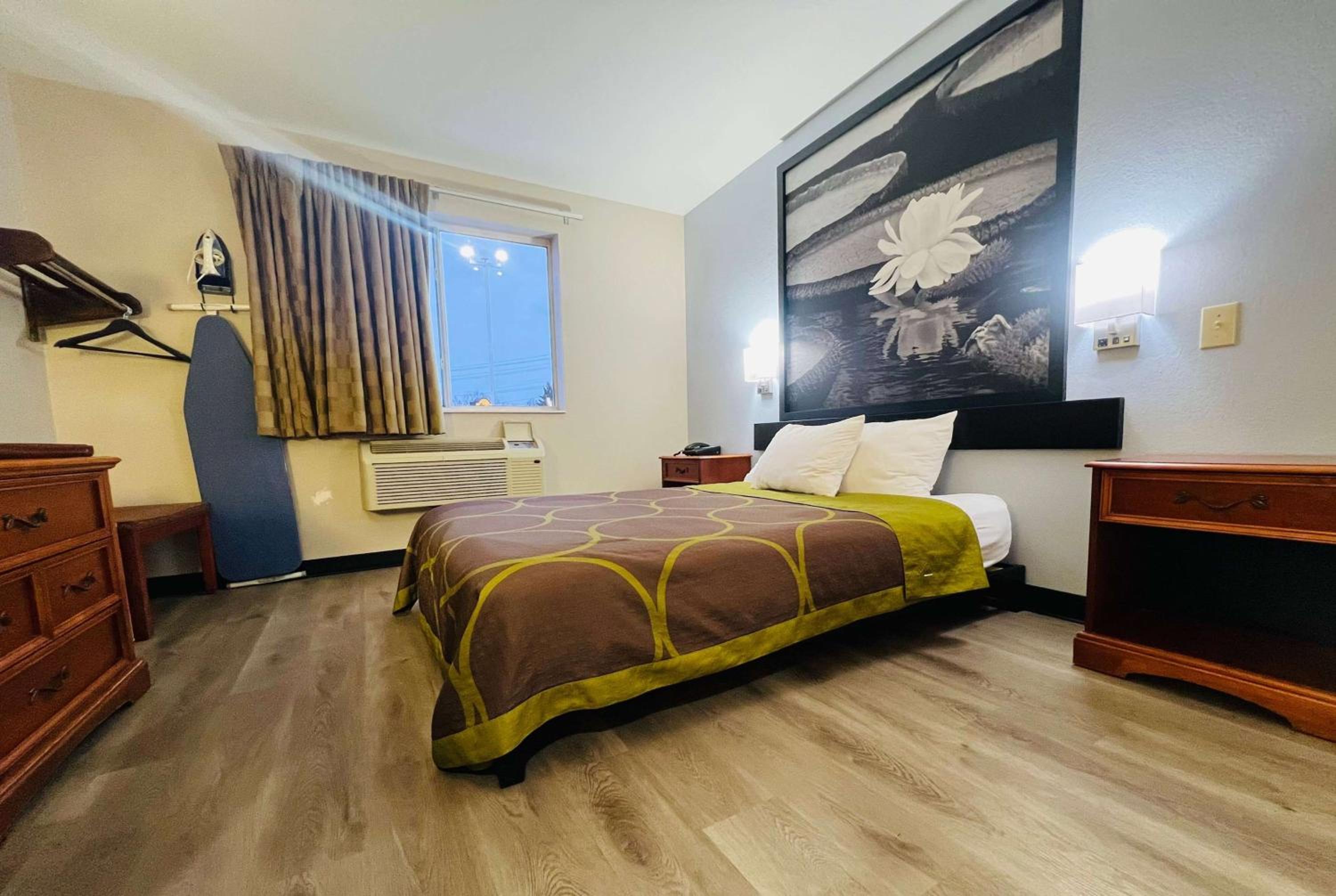 Super 8 by Wyndham Pittsburgh/Monroeville, Photo 8