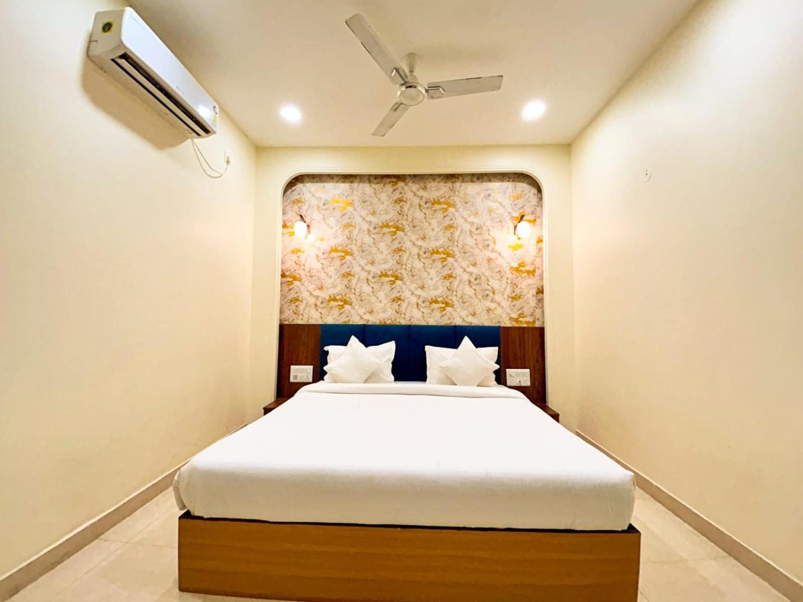 Standard Double Room - Photo 13