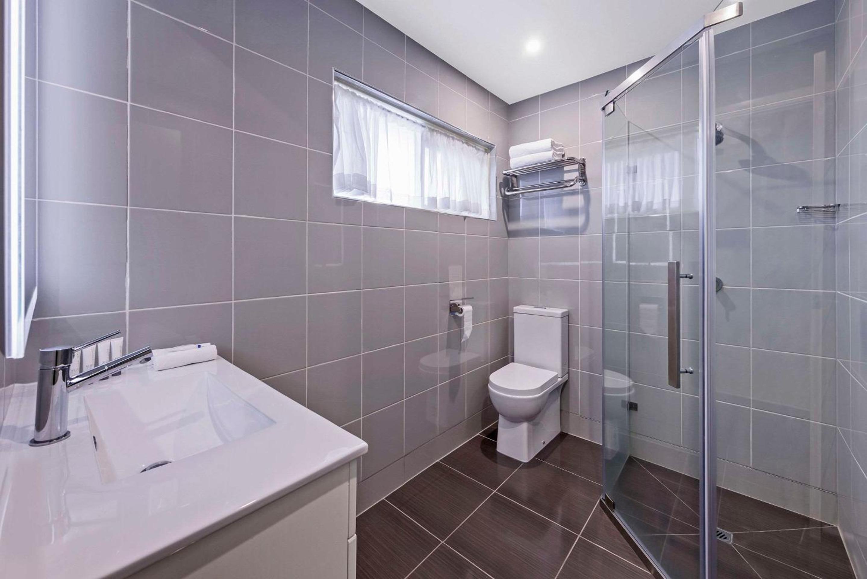 Executive Twin Suite (Located Upstairs Only) - Photo 3