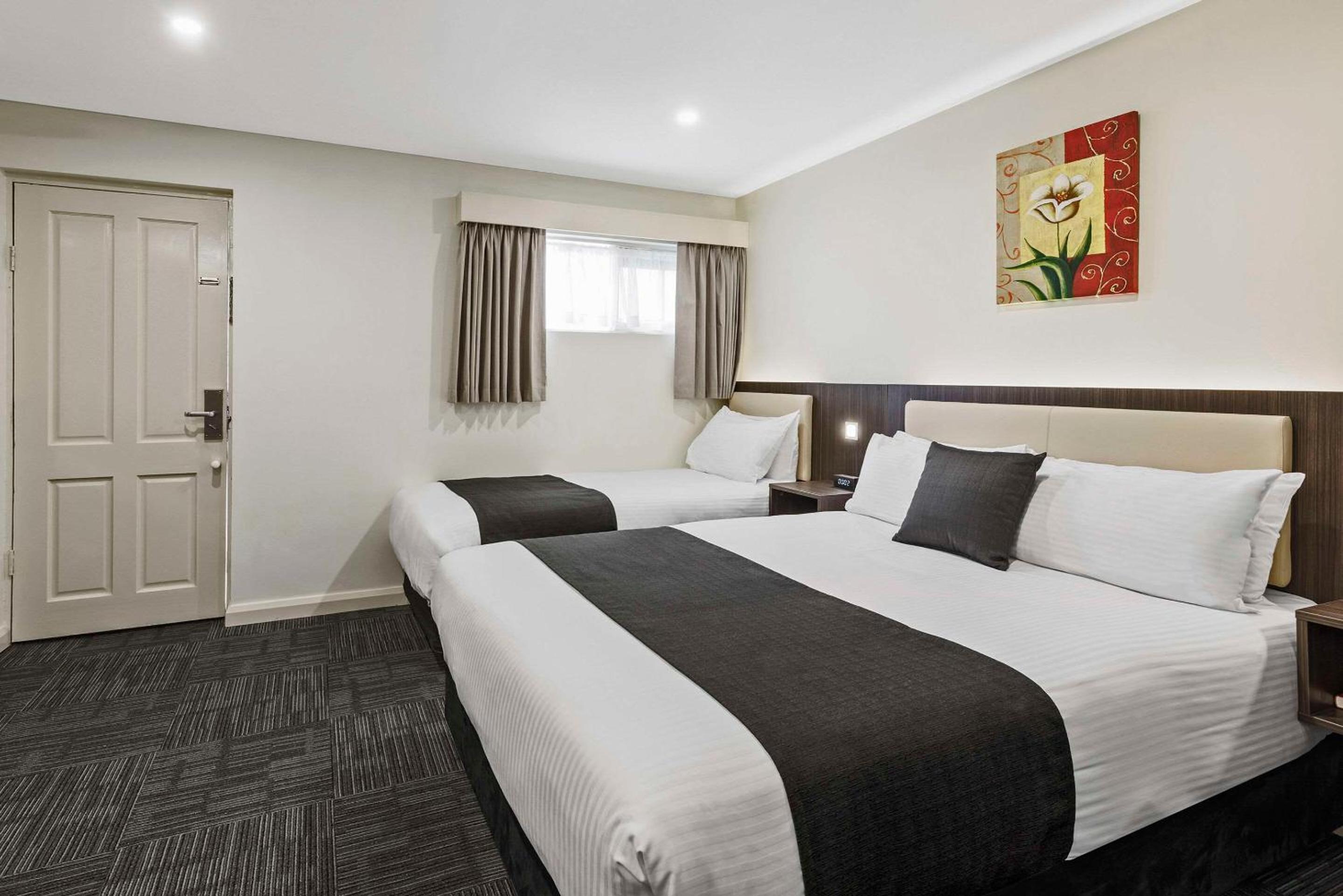 Executive Twin Suite (Located Upstairs Only) - Photo 4