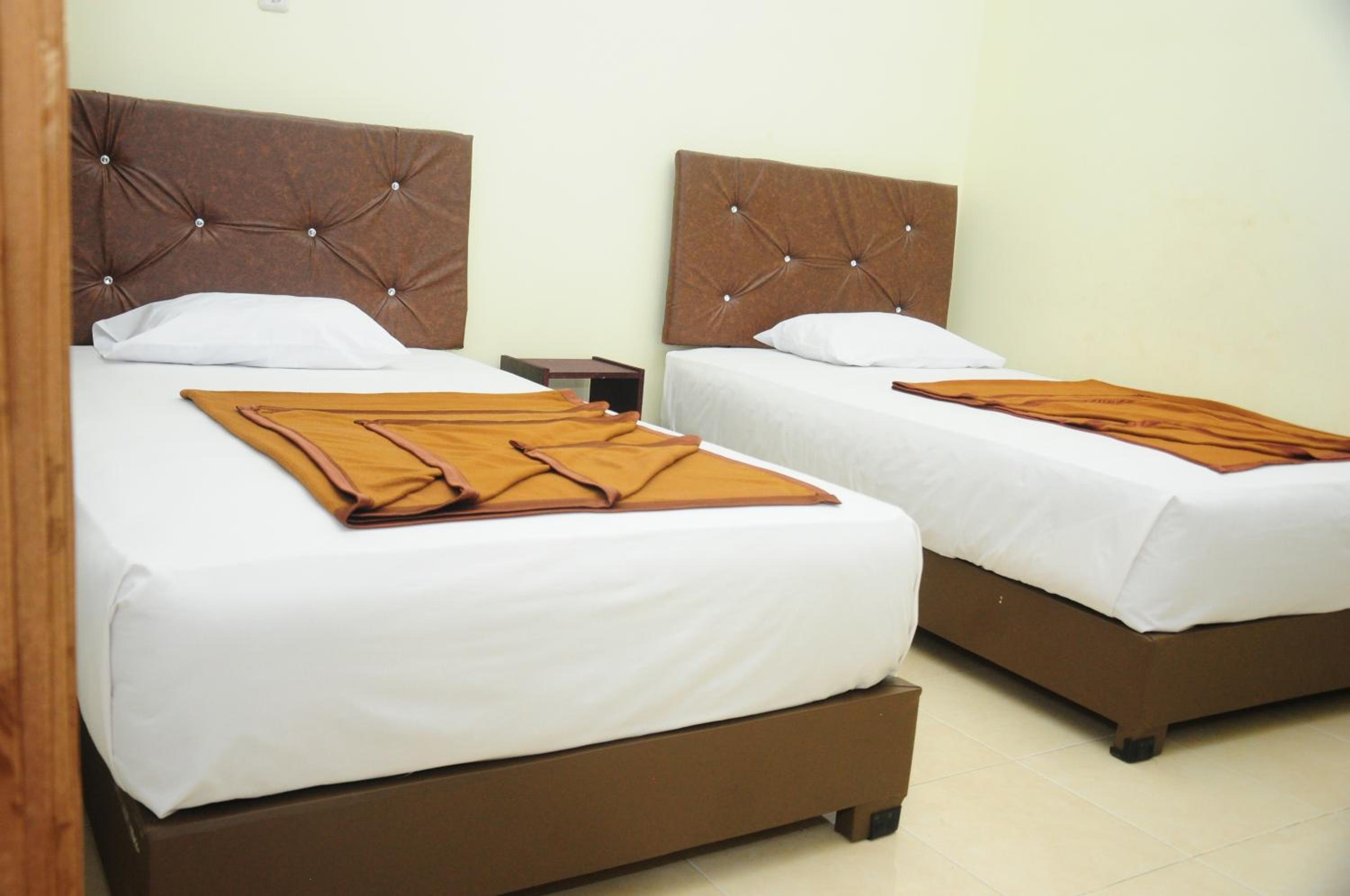 Standard Twin Room - Photo 1
