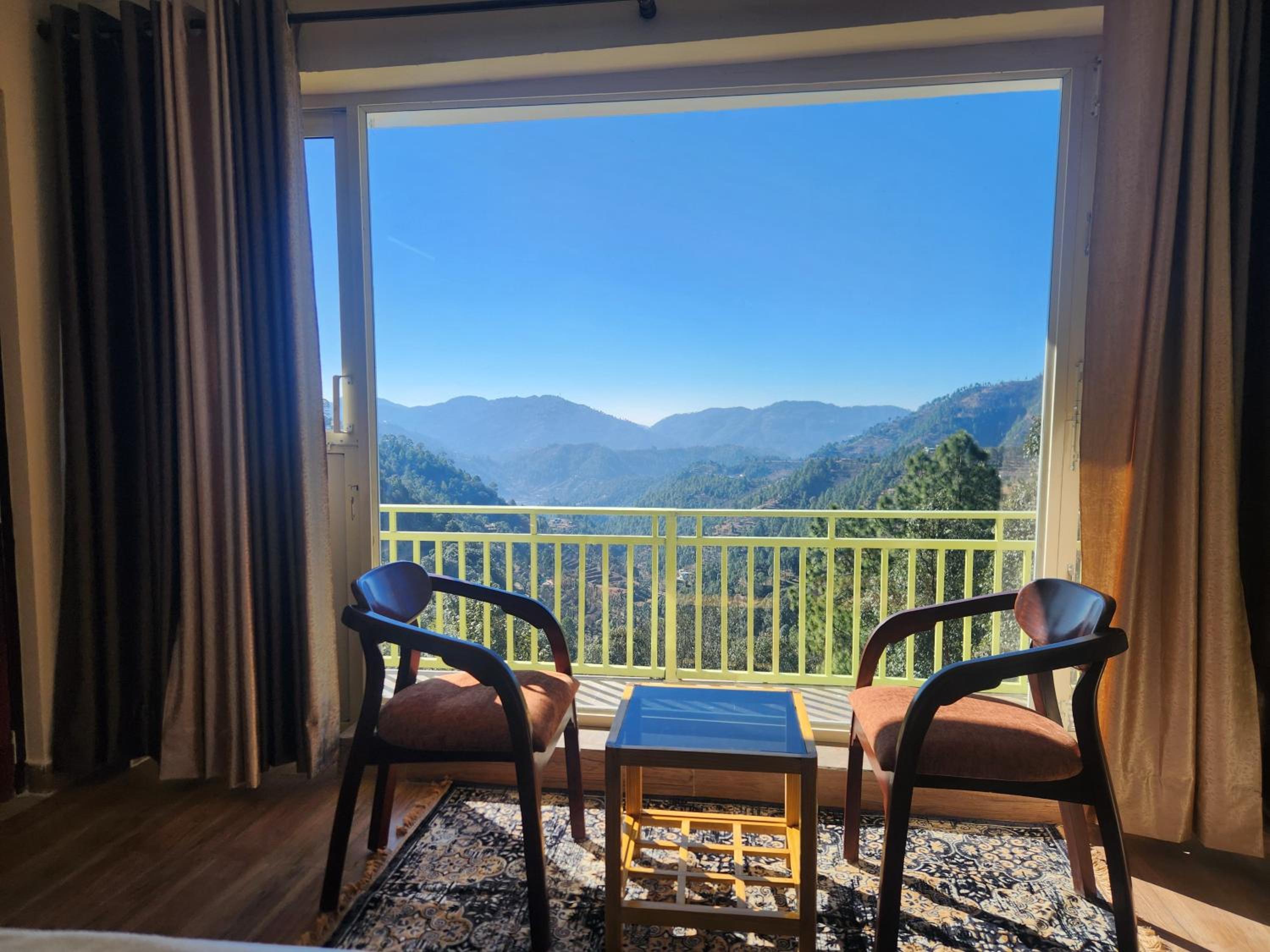 Quadruple Room with Mountain View photo 3