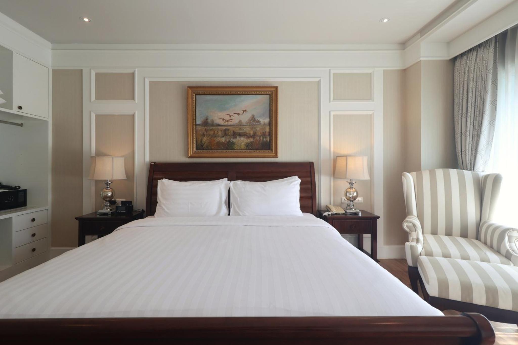 One-Bedroom Suite - Photo 2