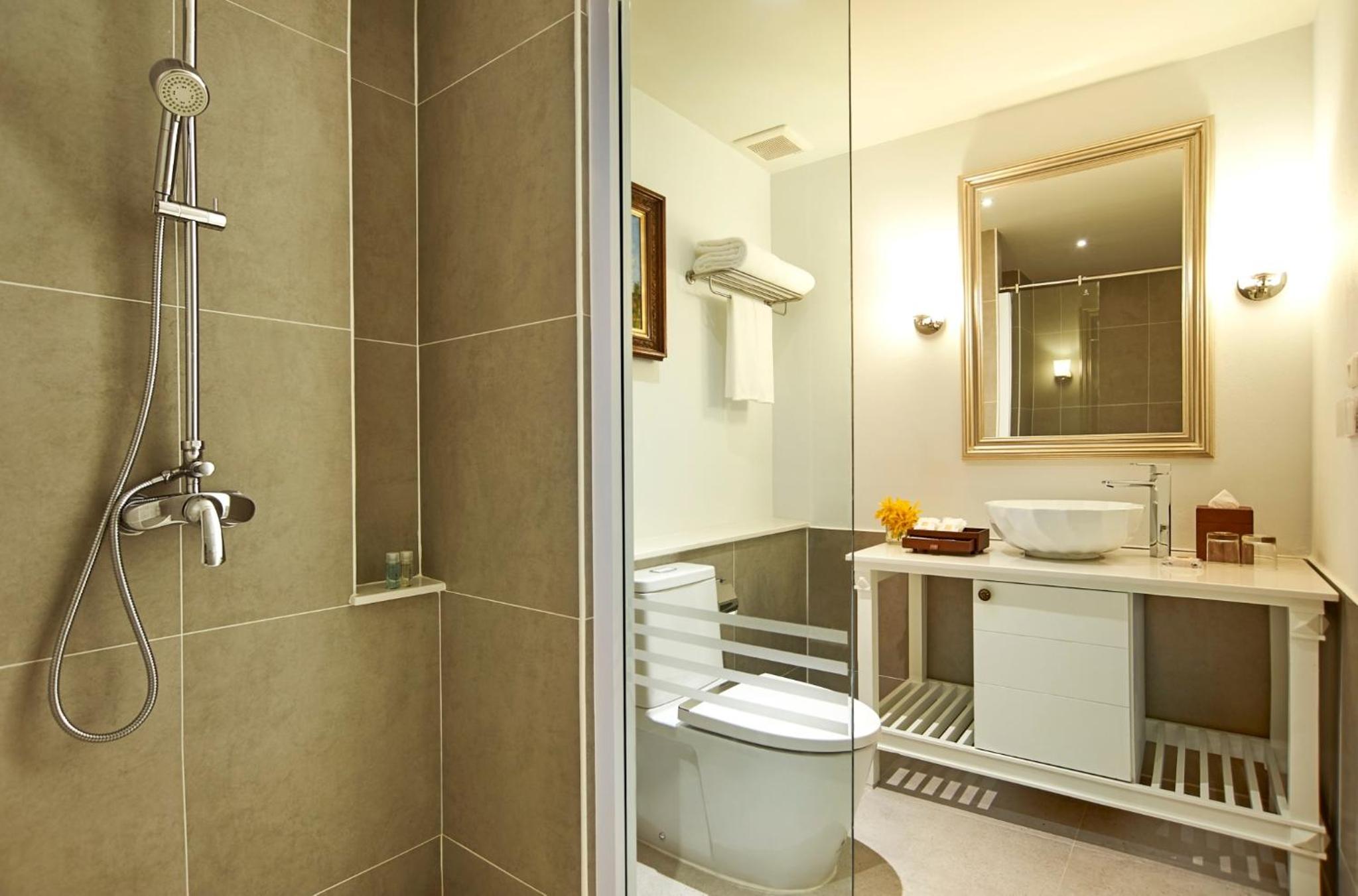 Deluxe King Room - Photo 1