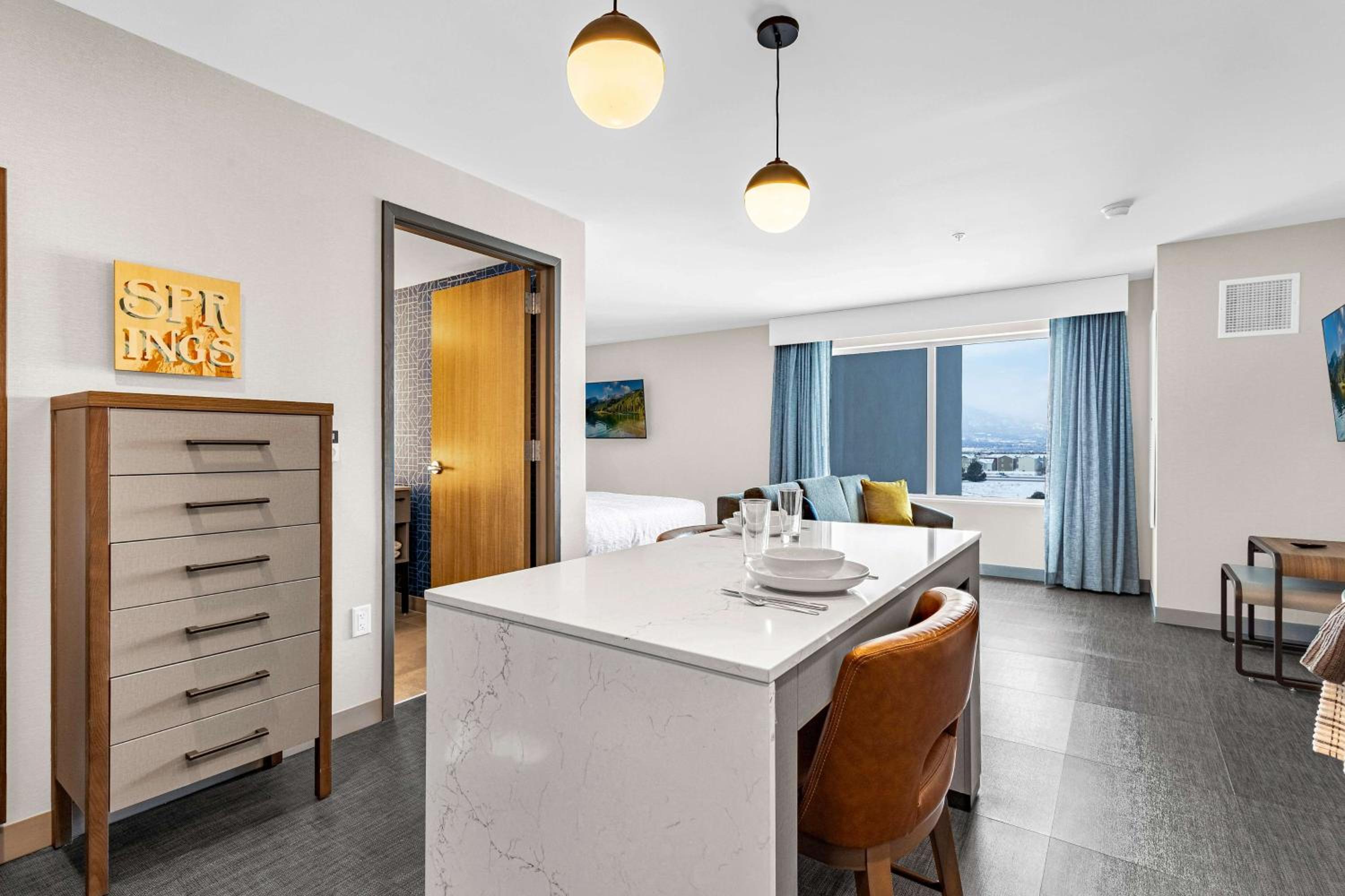 Efficiency King Suite with Bath Tub photo 1