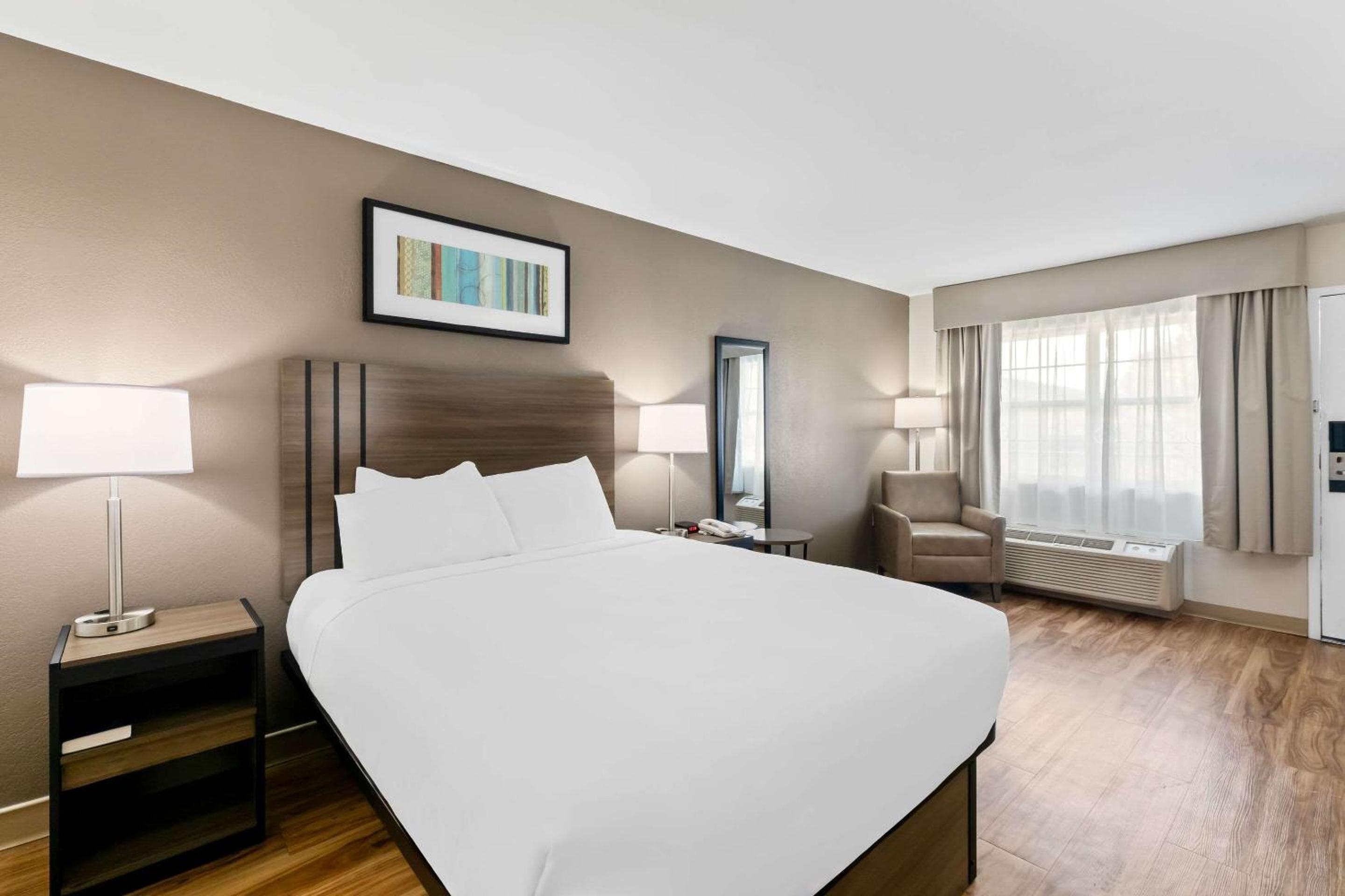 Queen Room - Accessible/Non-Smoking photo 1