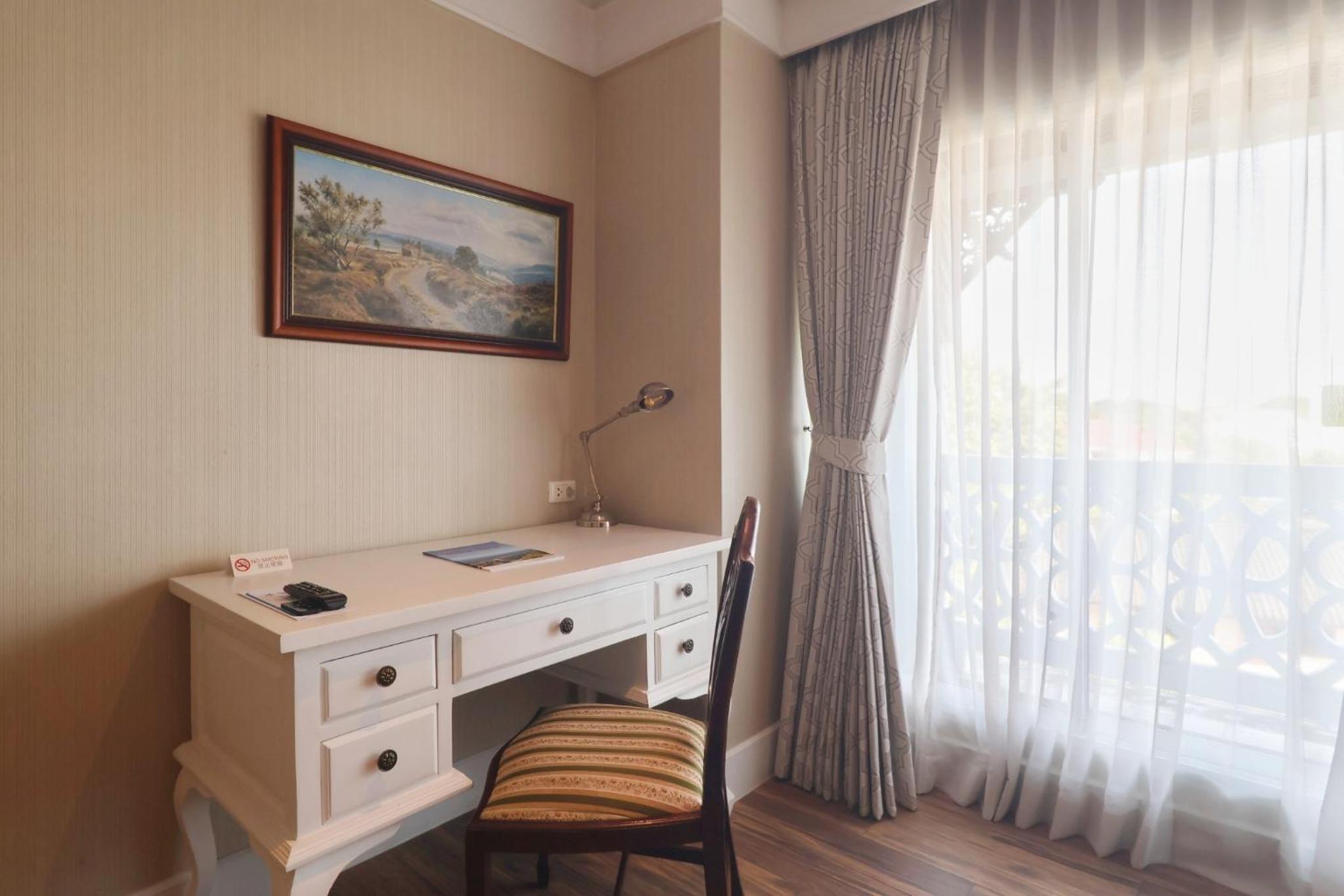 One-Bedroom Suite - Photo 3