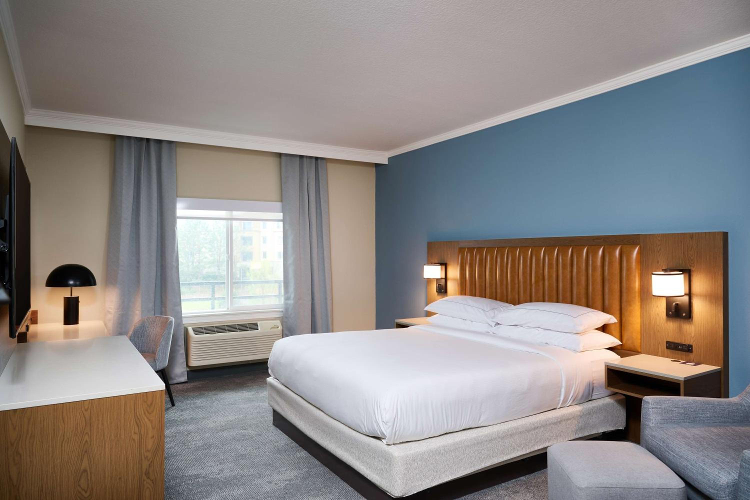Deluxe King Room - Photo 2