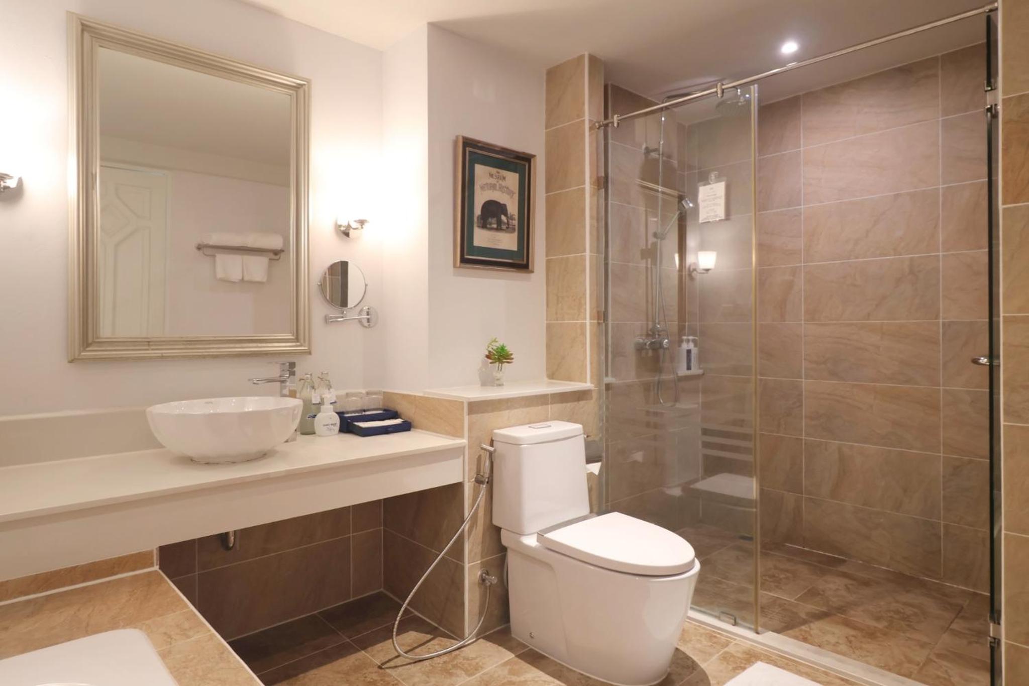 One-Bedroom Suite - Photo 4