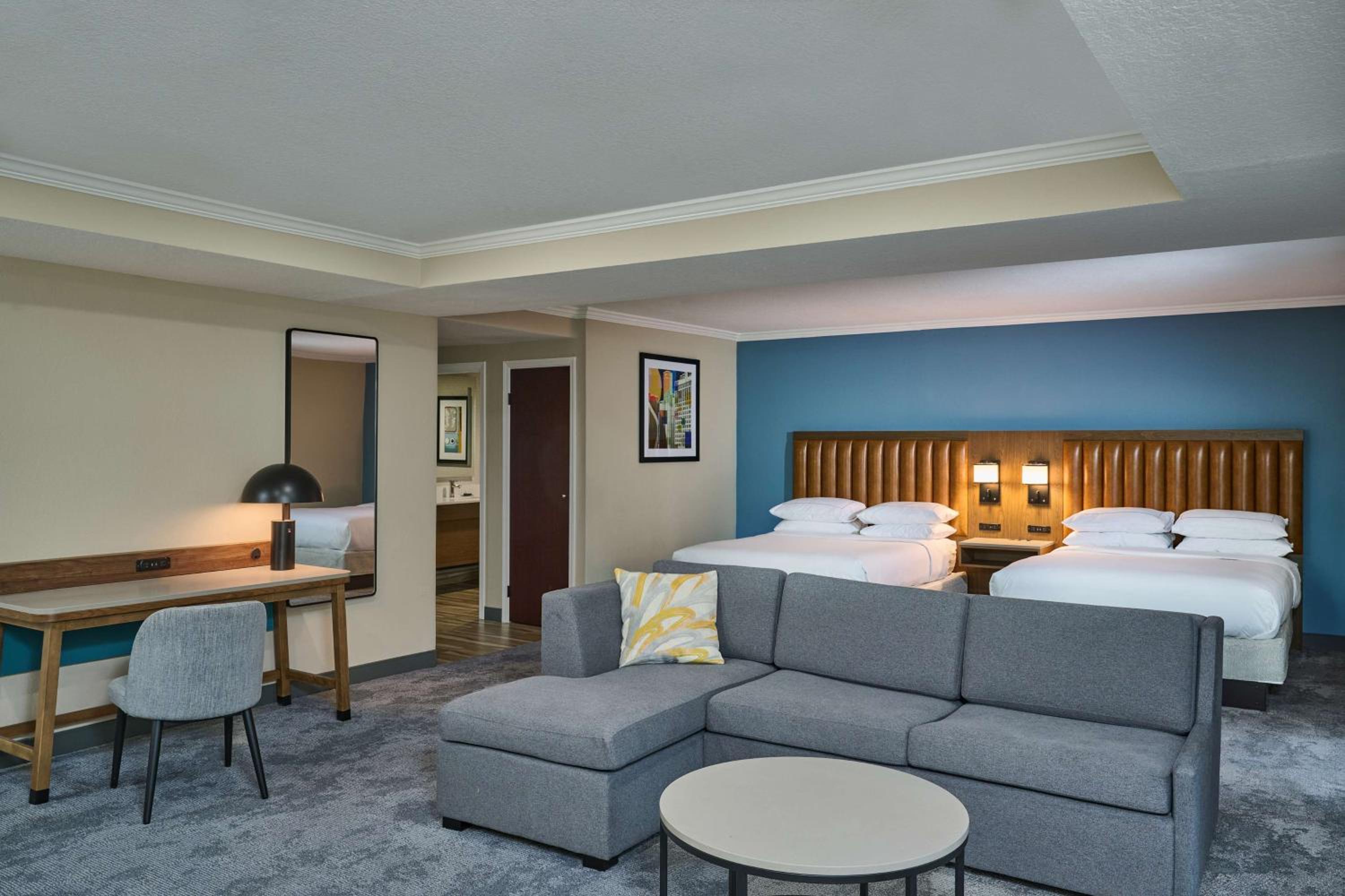 Junior Suite with Two Queen Beds - Photo 2