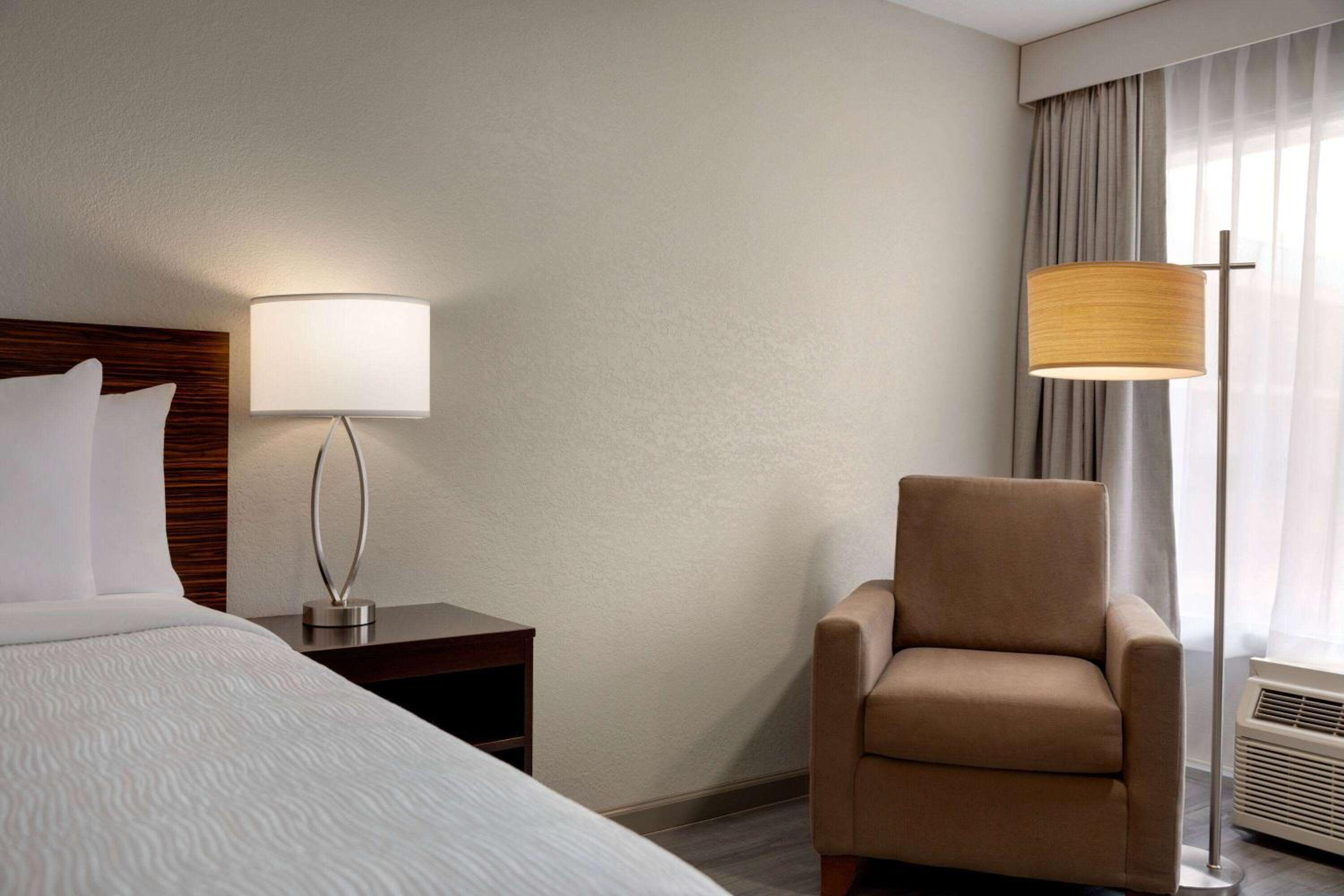 King Room - Non-Smoking - Photo 4