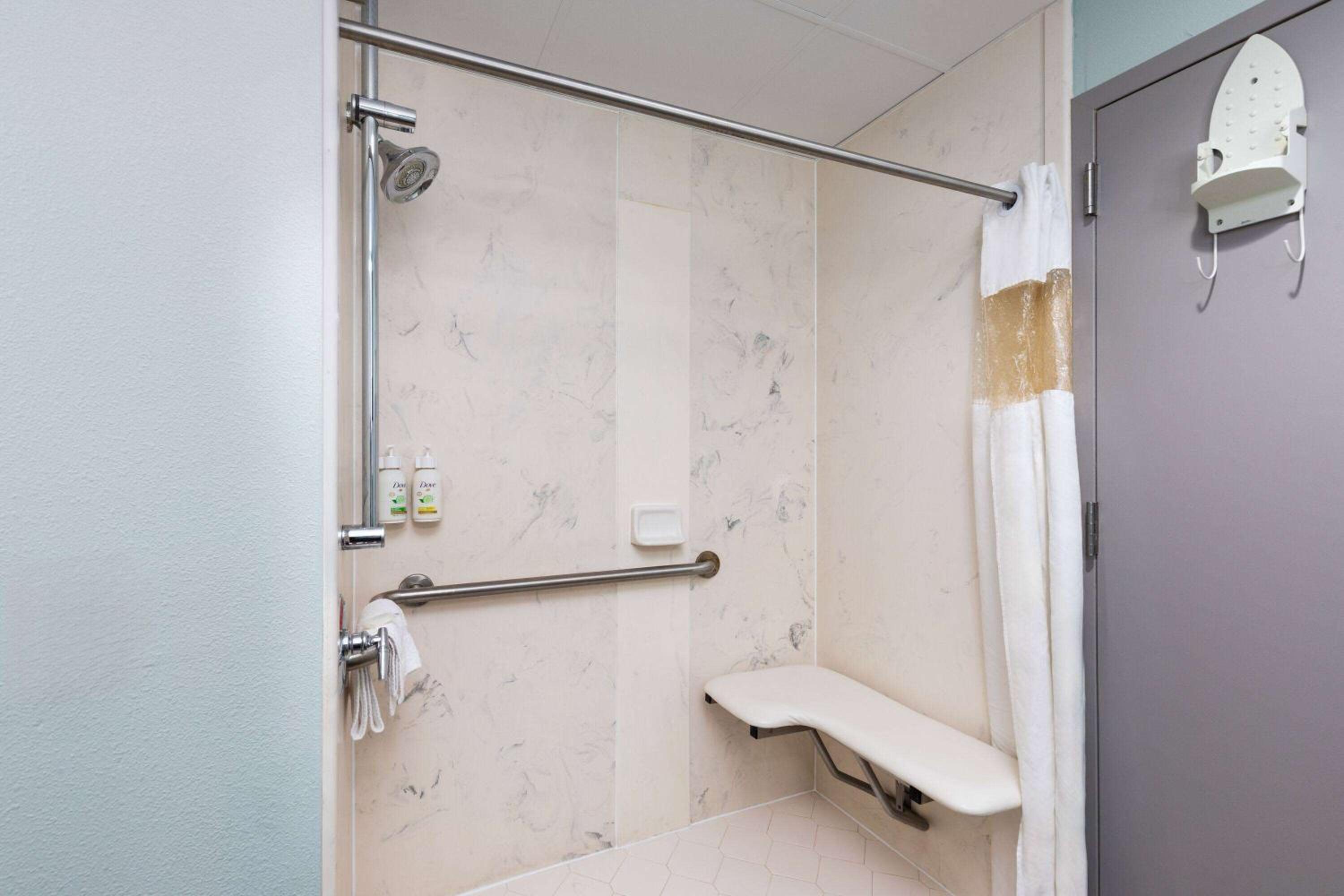King Room with Bathtub w/Grab Bars - Mobility Accessible/Non-Smoking - Photo 1