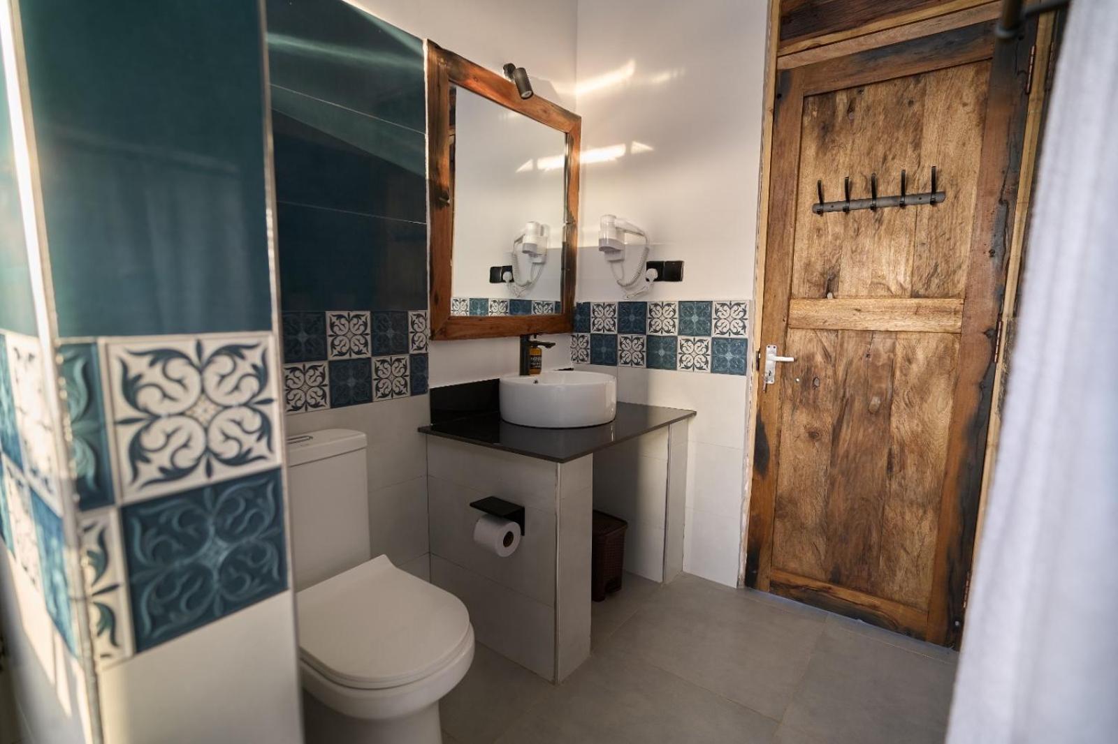Deluxe Double Room with Balcony and Sea View
