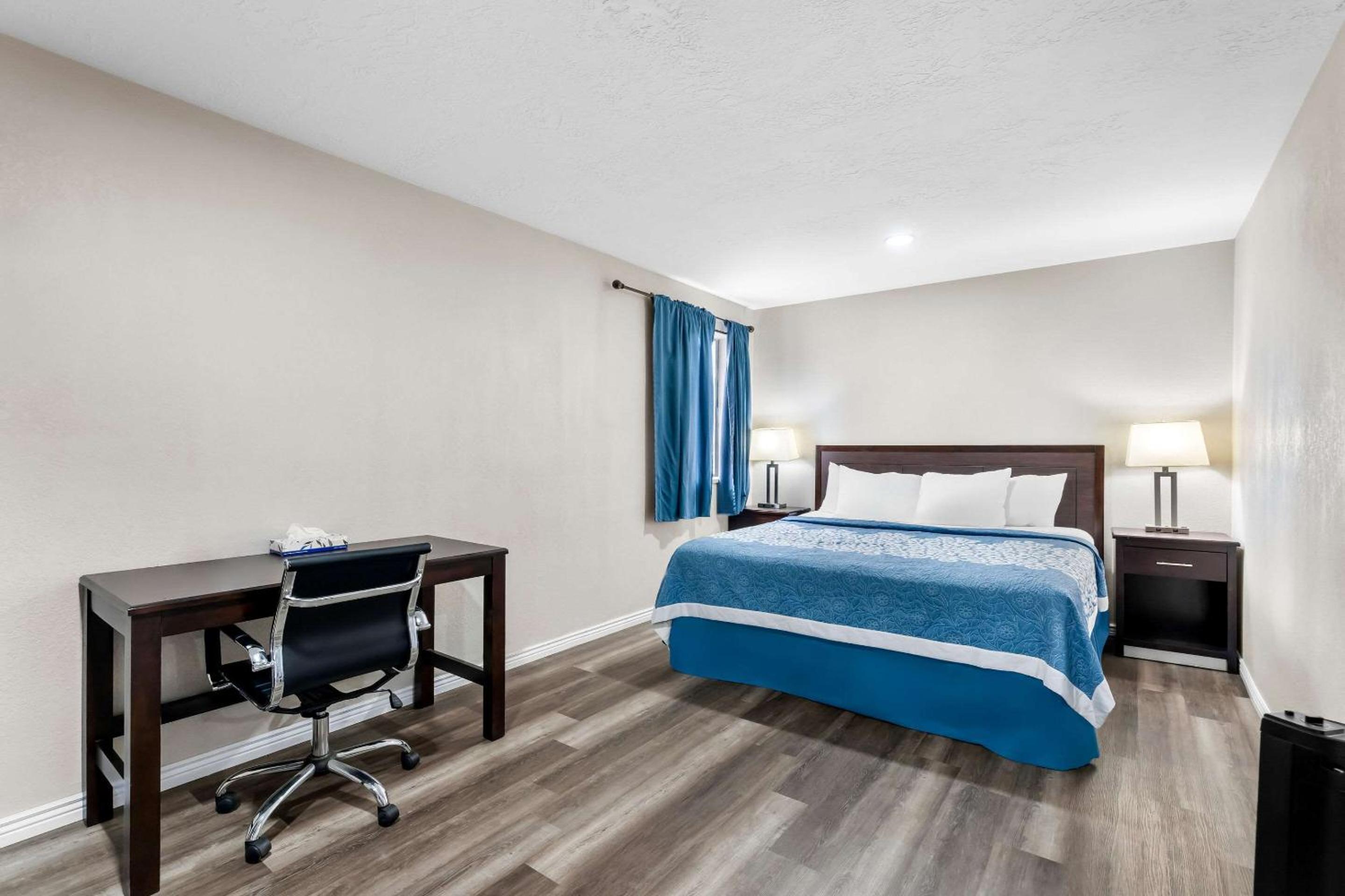 One Room Suite with Sofa bed - Non Smoking - Photo 2