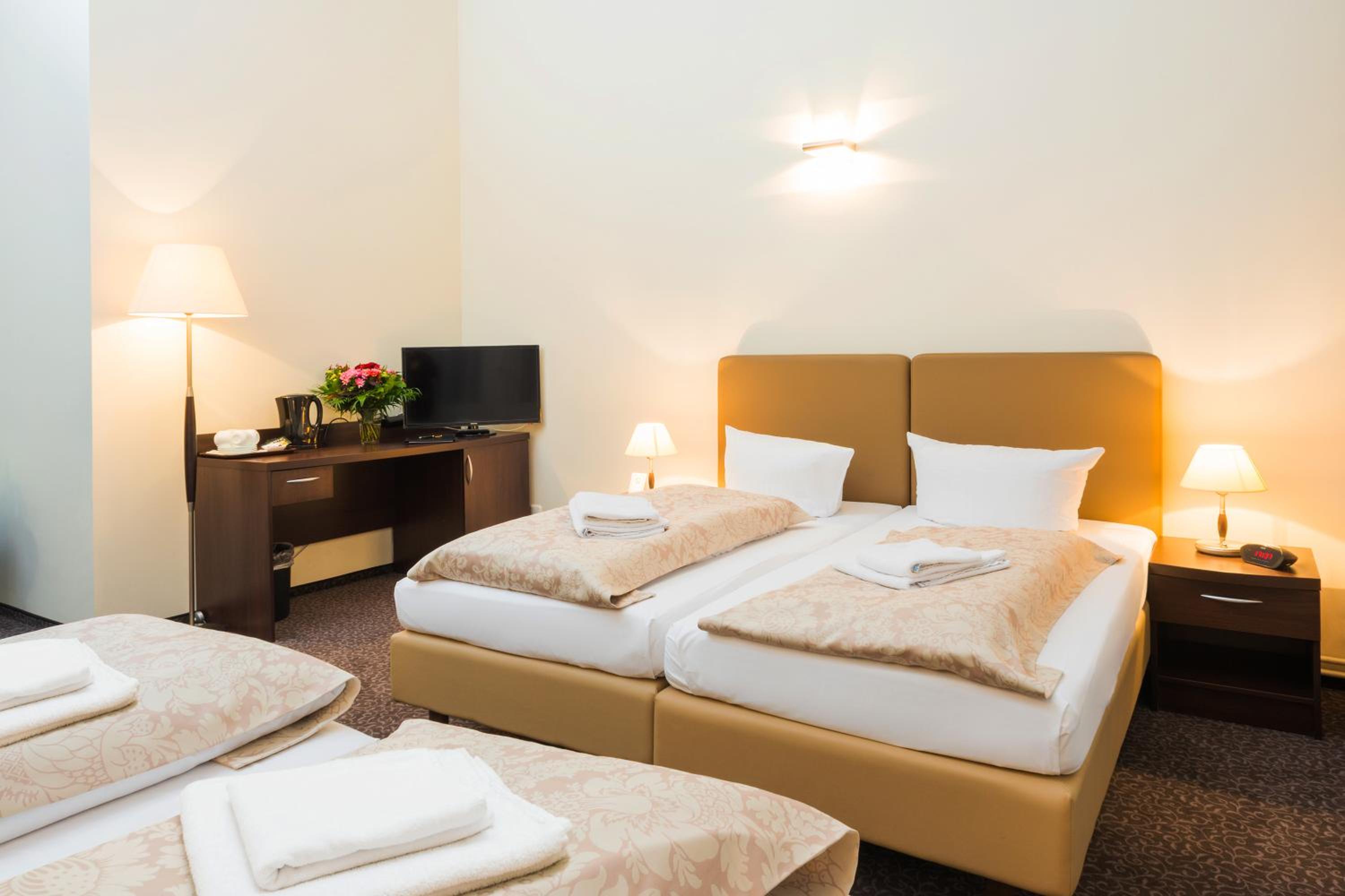 Family Quadruple Room thumbnail 5