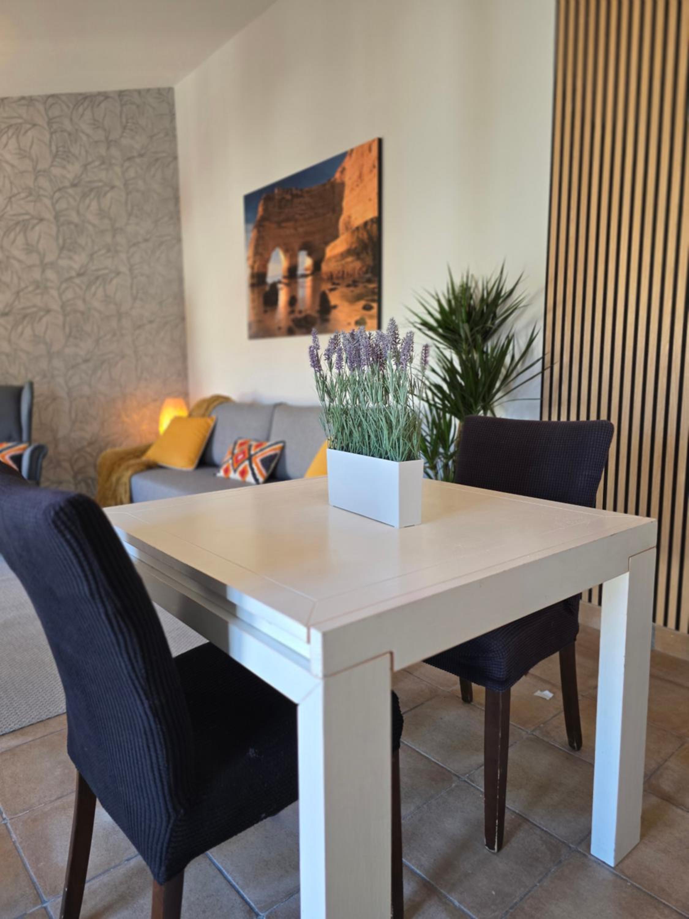 One-Bedroom Apartment with River View - Photo 3