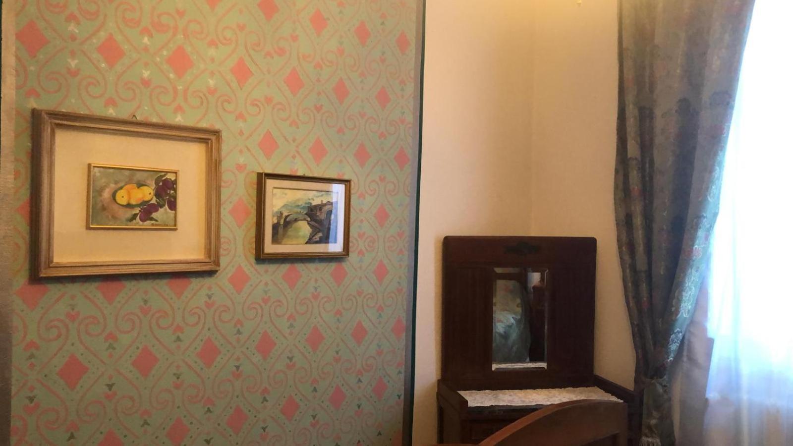 Double Room with Shared Bathroom photo 3