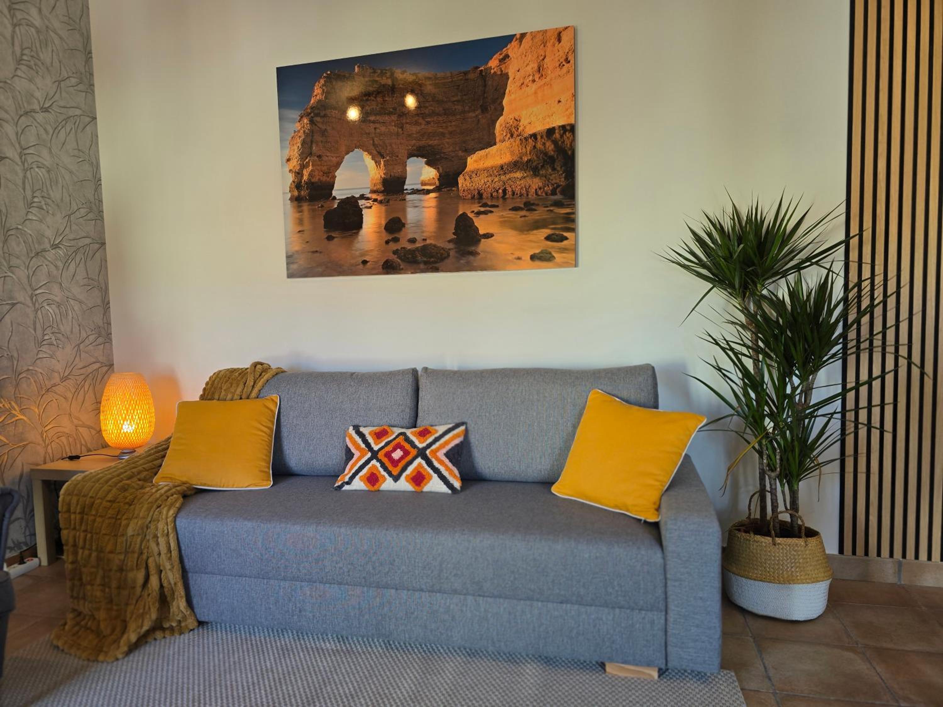 One-Bedroom Apartment with River View - Photo 1