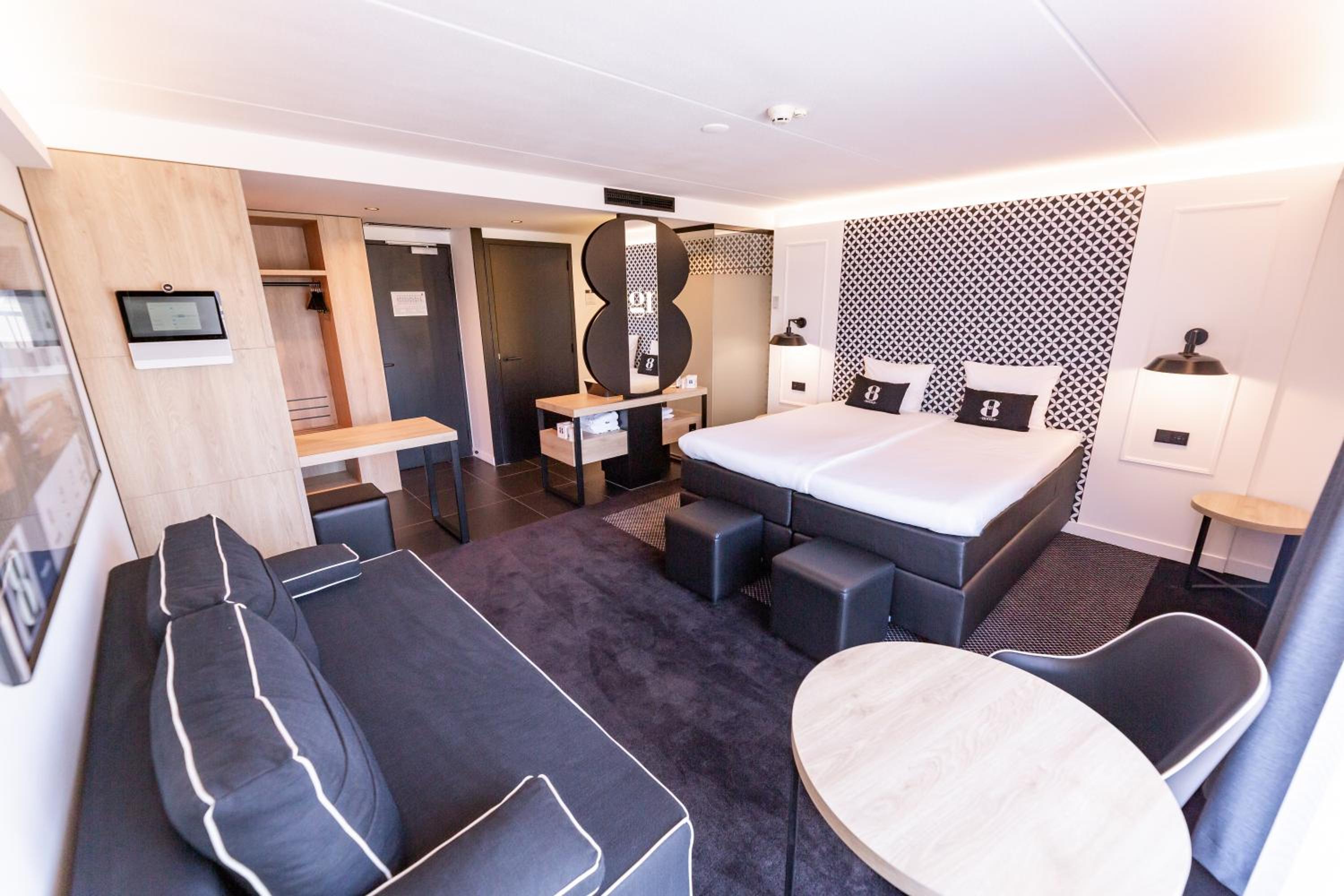 Queen Suite - Photo 1