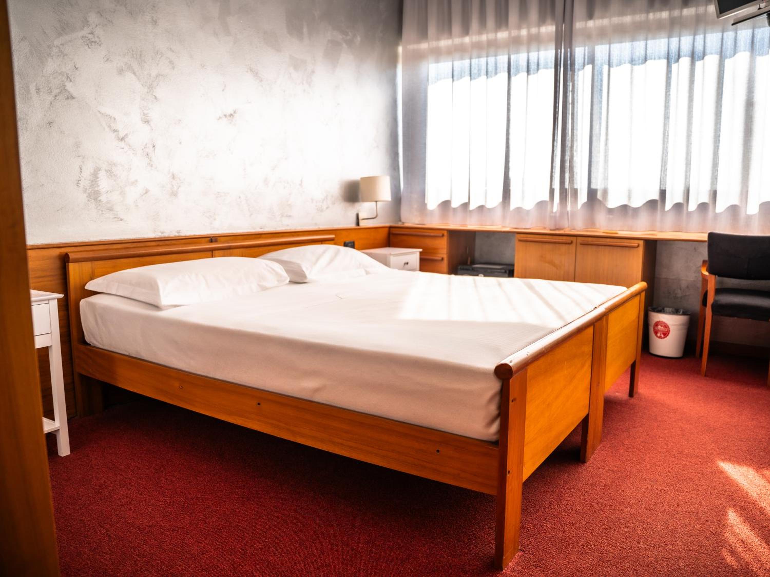 Double Room for Single Use