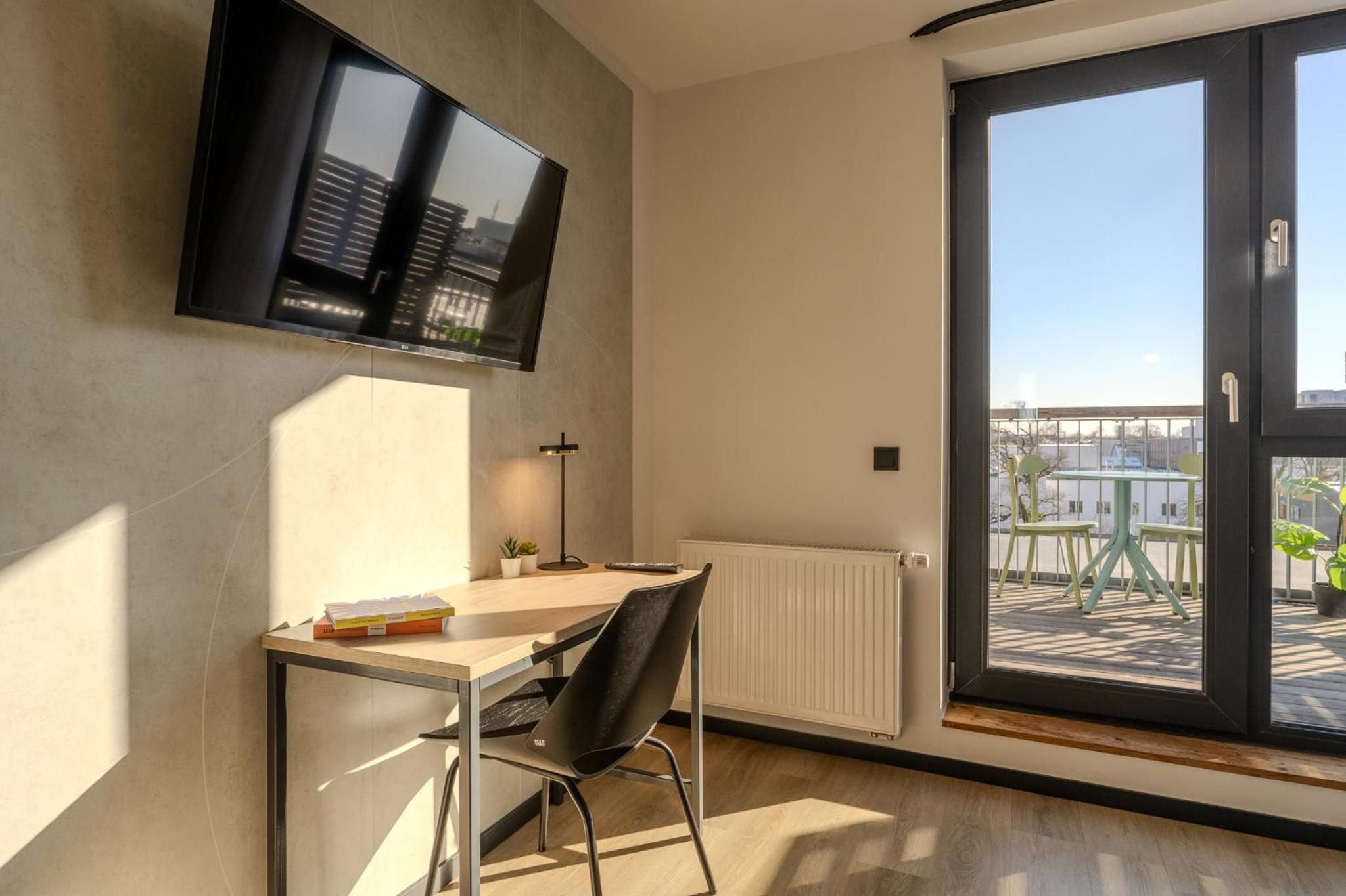 Apartment with Balcony photo 3