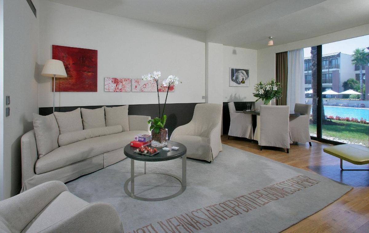 Executive Suite - Photo 6