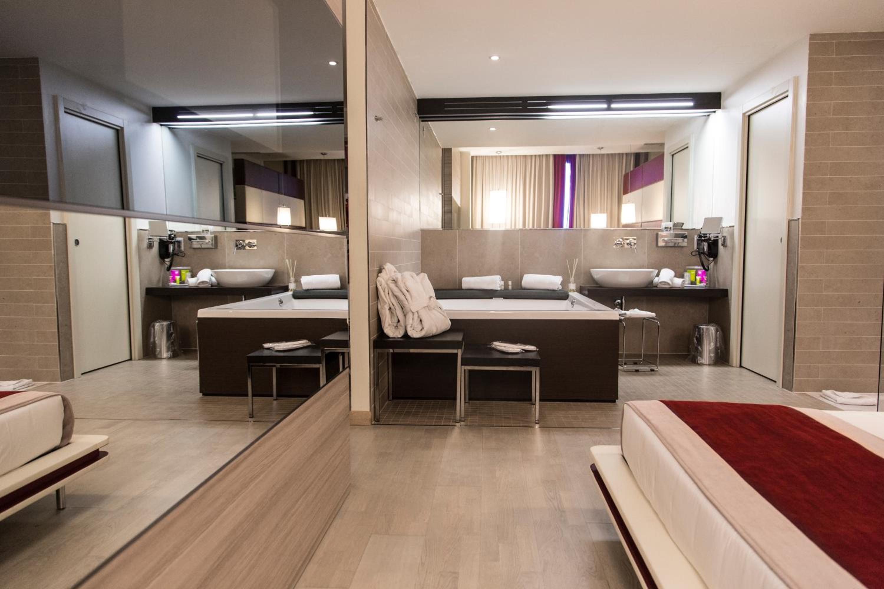 Suite - Photo 5