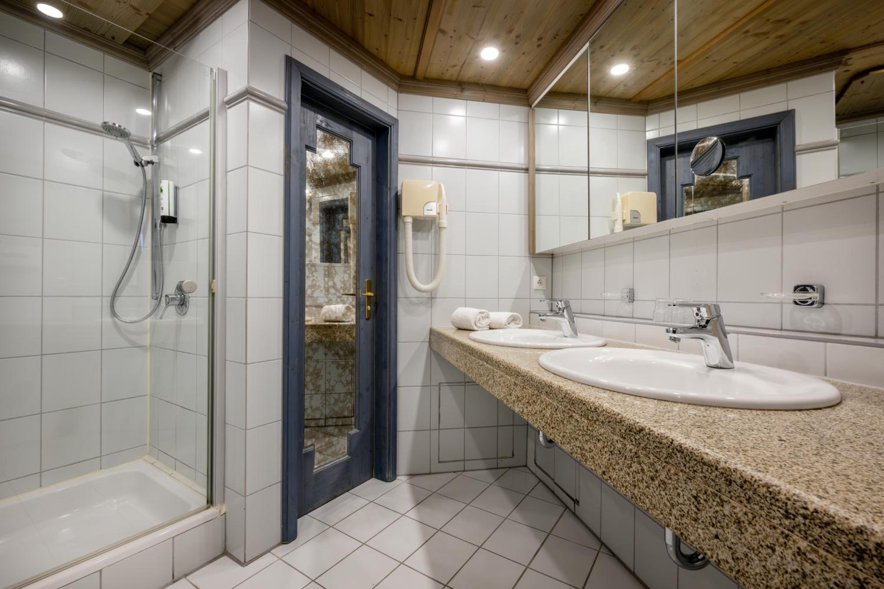Deluxe Double Room with Balcony photo 3