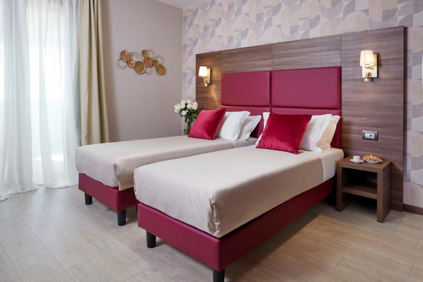 Double or Twin Room with Private Bathroom photo 2