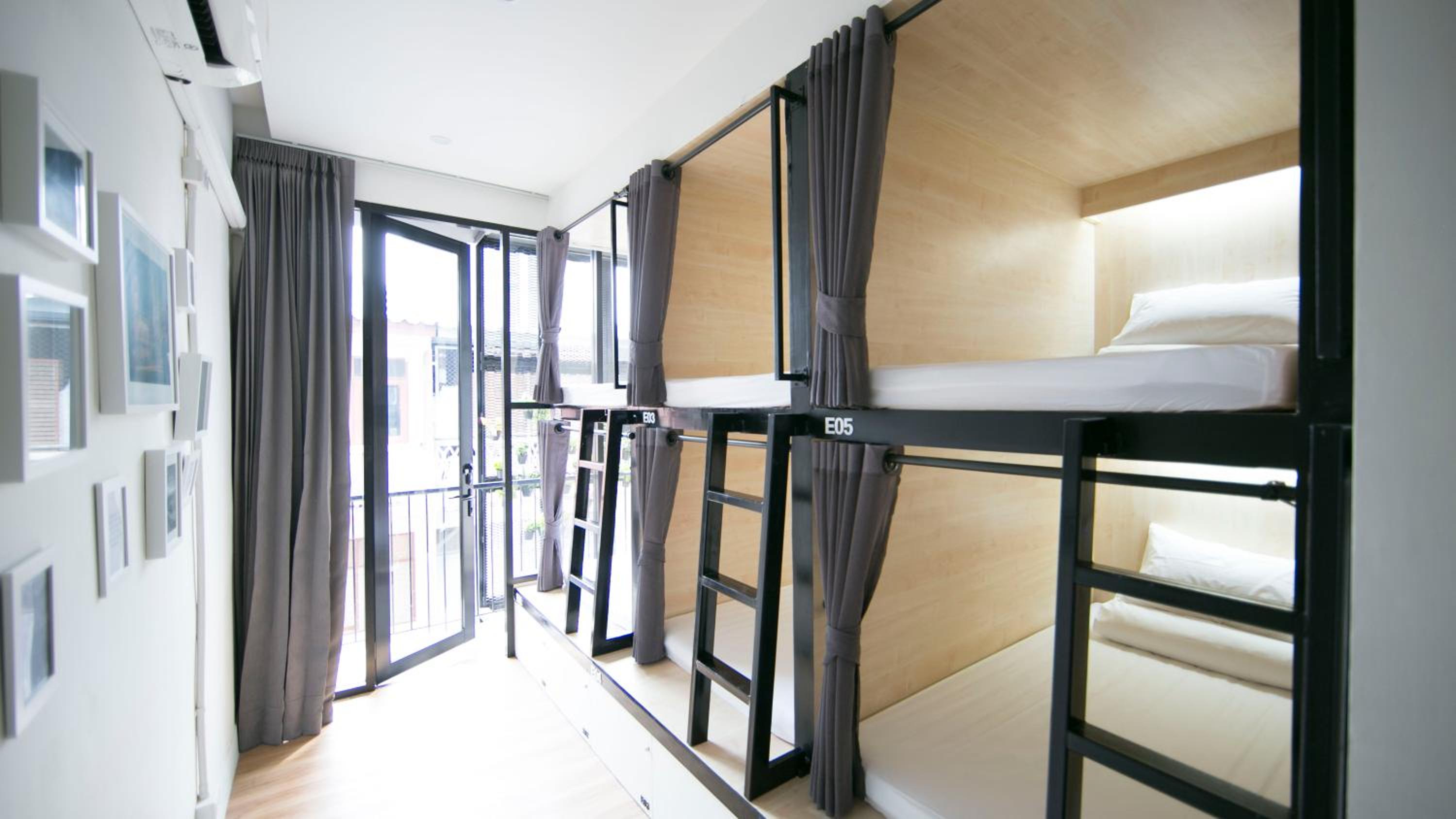 Bed in 8-Bed Female Dormitory Room photo 1