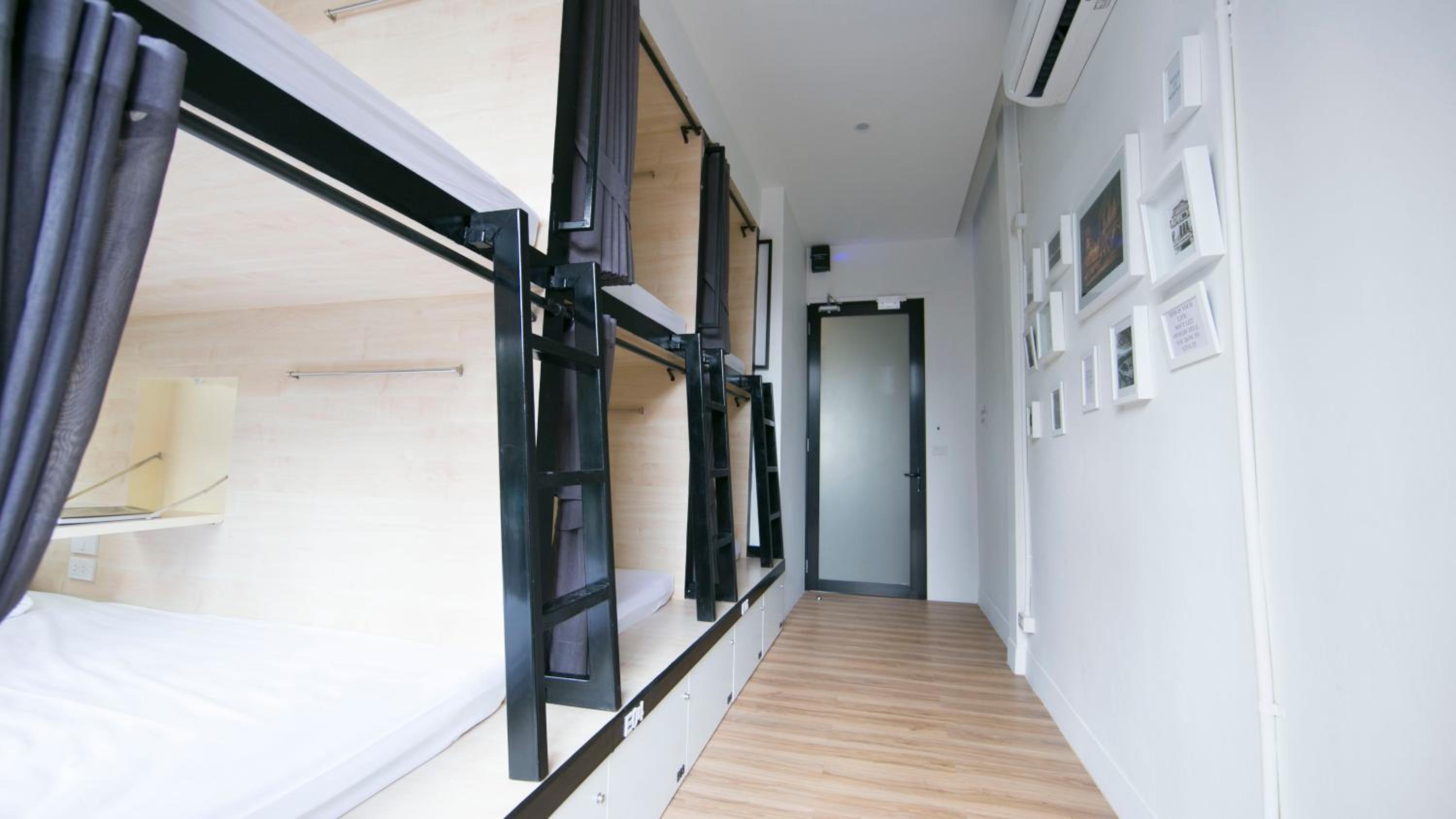 Bed in 8-Bed Female Dormitory Room photo 2