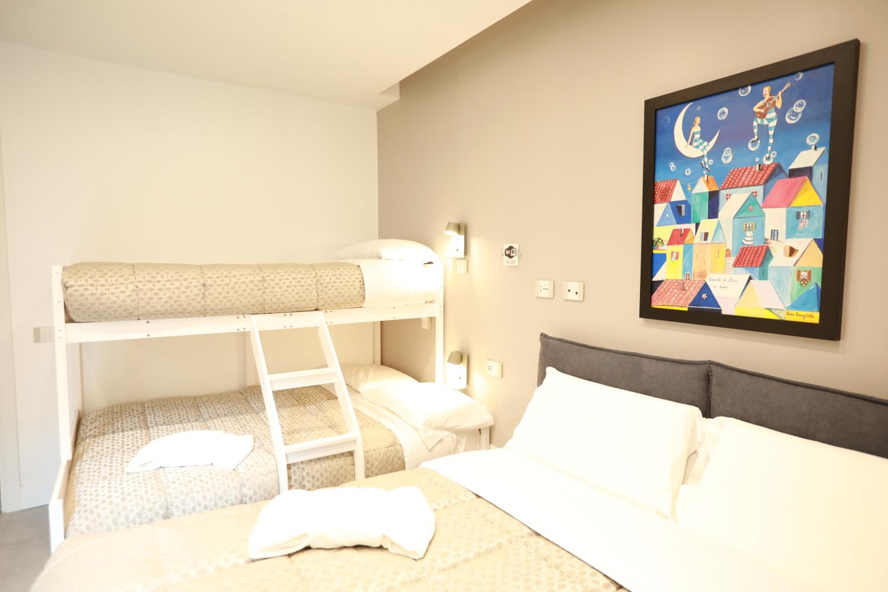 Deluxe Family Suite photo 1