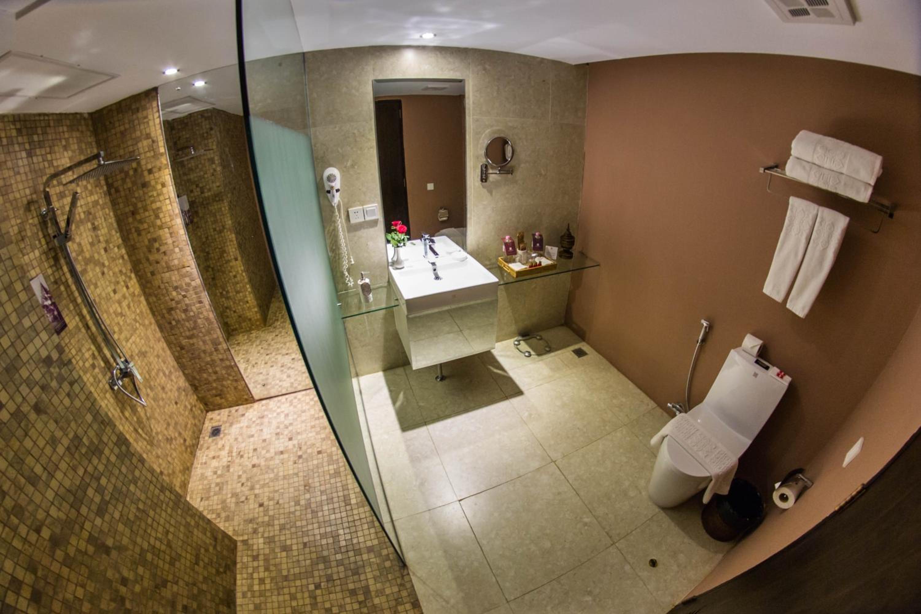 Deluxe Double Room with Balcony photo 2