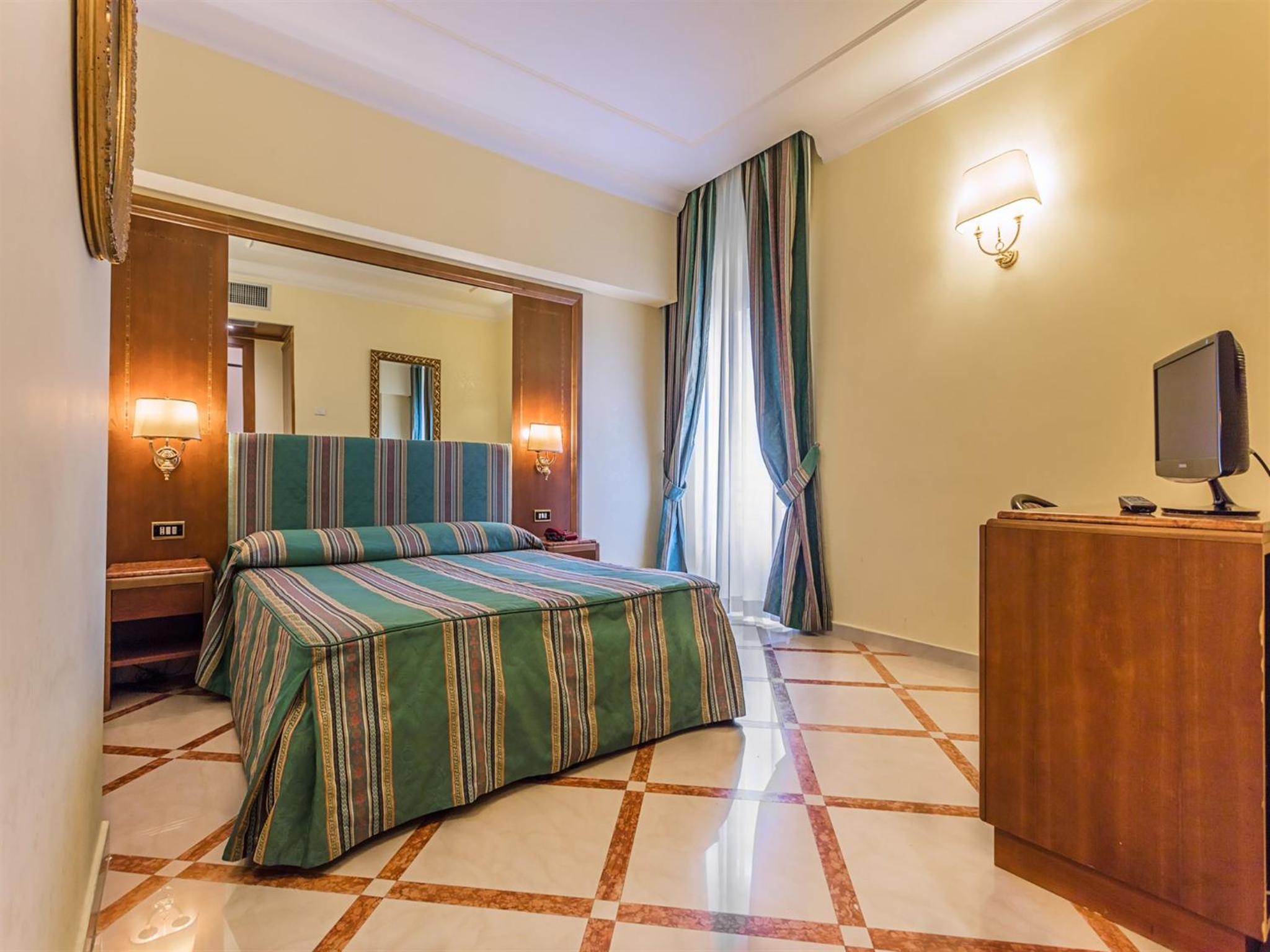 Standard Double or Twin Room photo 1