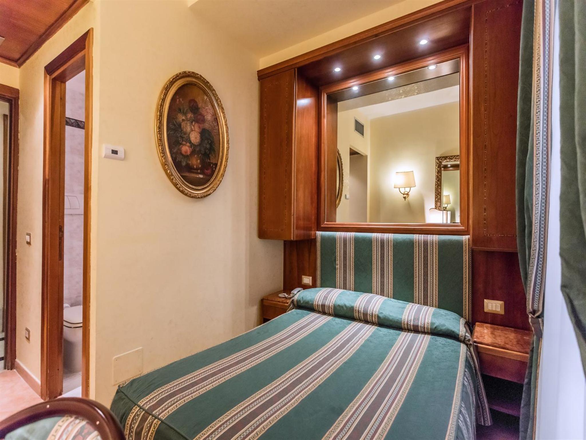 Economy Double or Twin Room photo 3