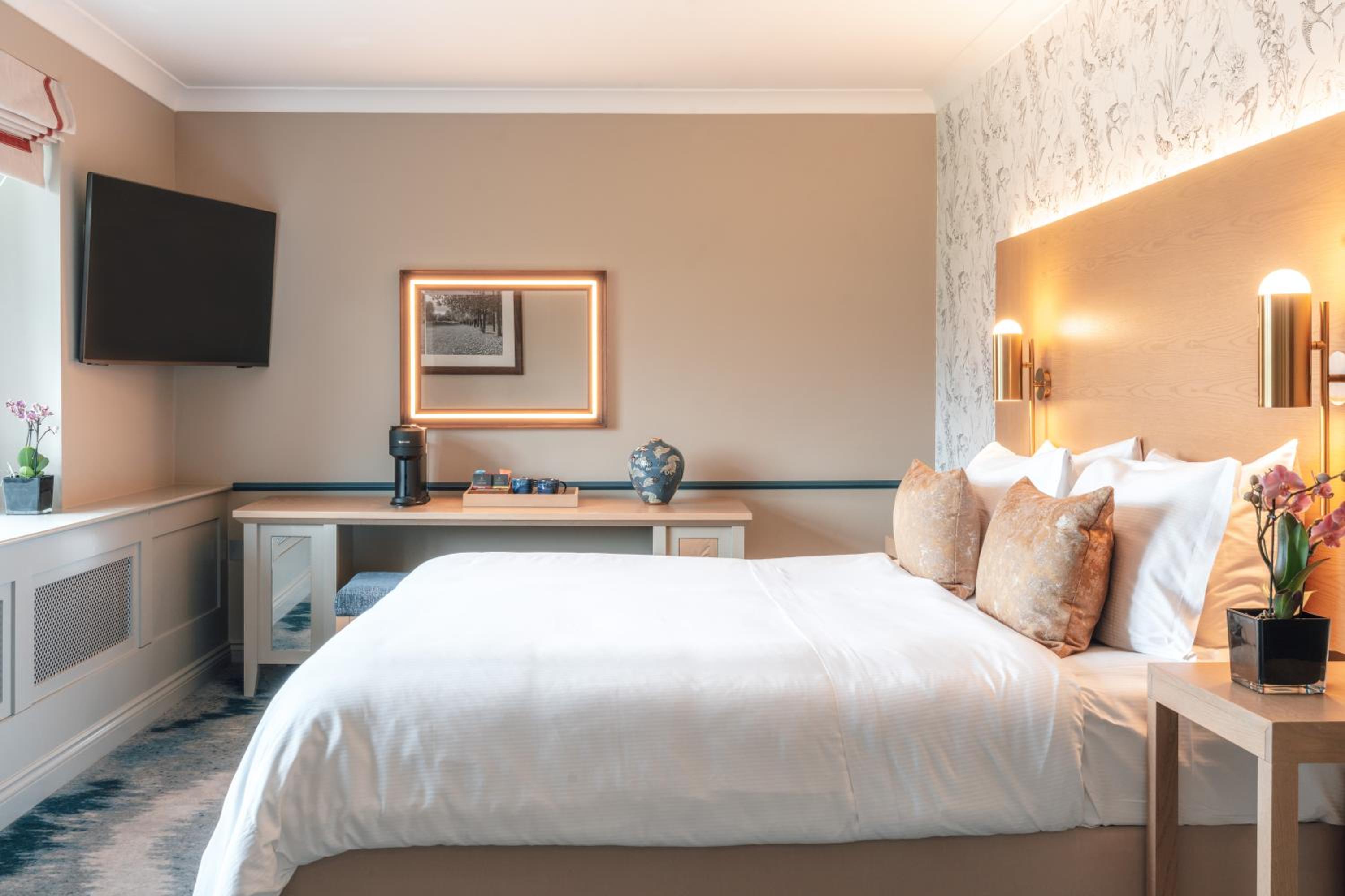 Manor House Suite photo 2