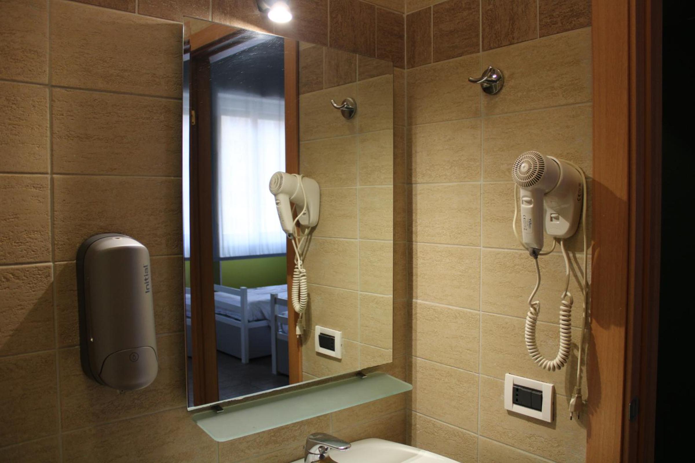 Family Room with Private Bathroom photo 3