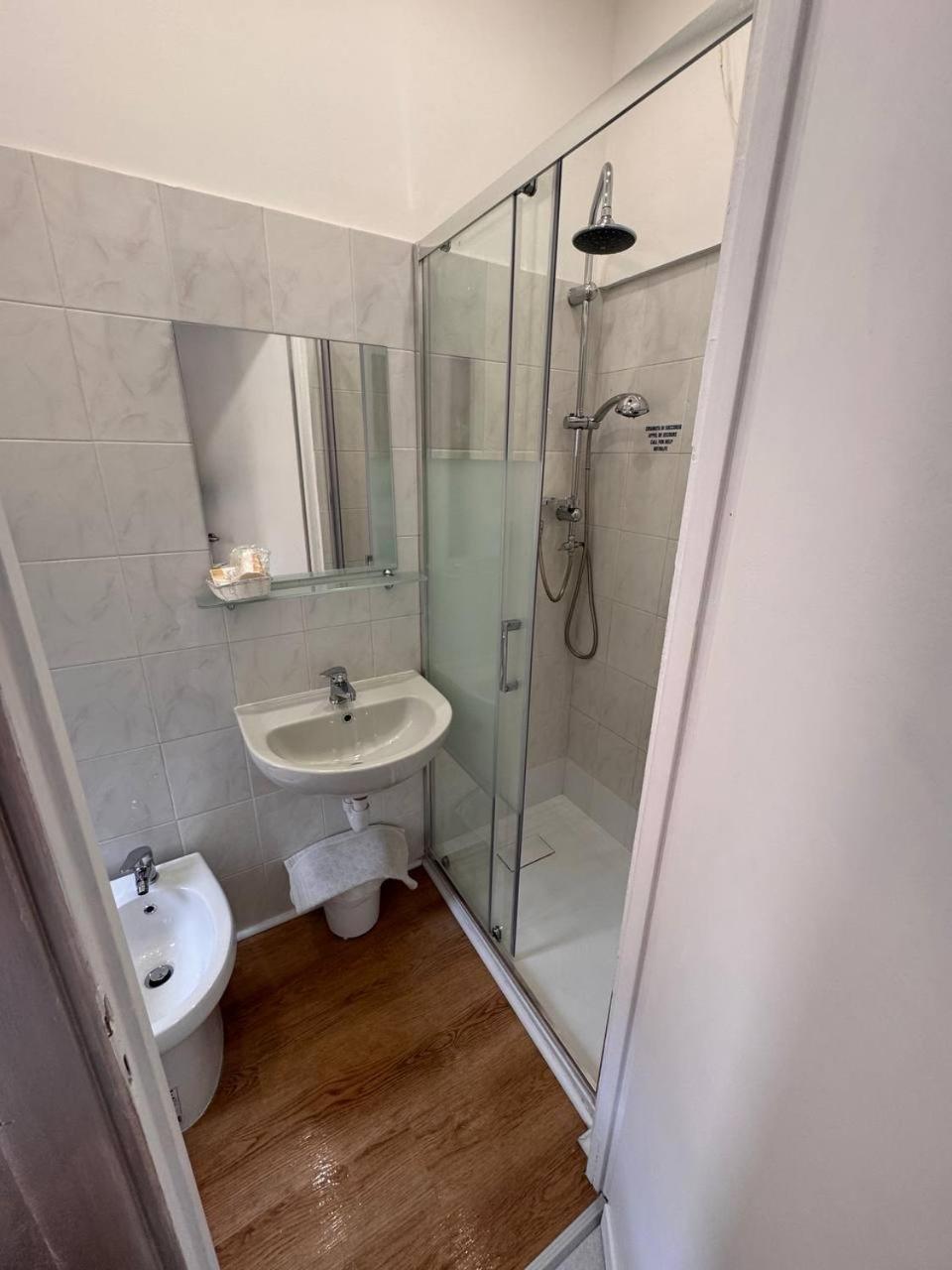 Double or Twin Room photo 2