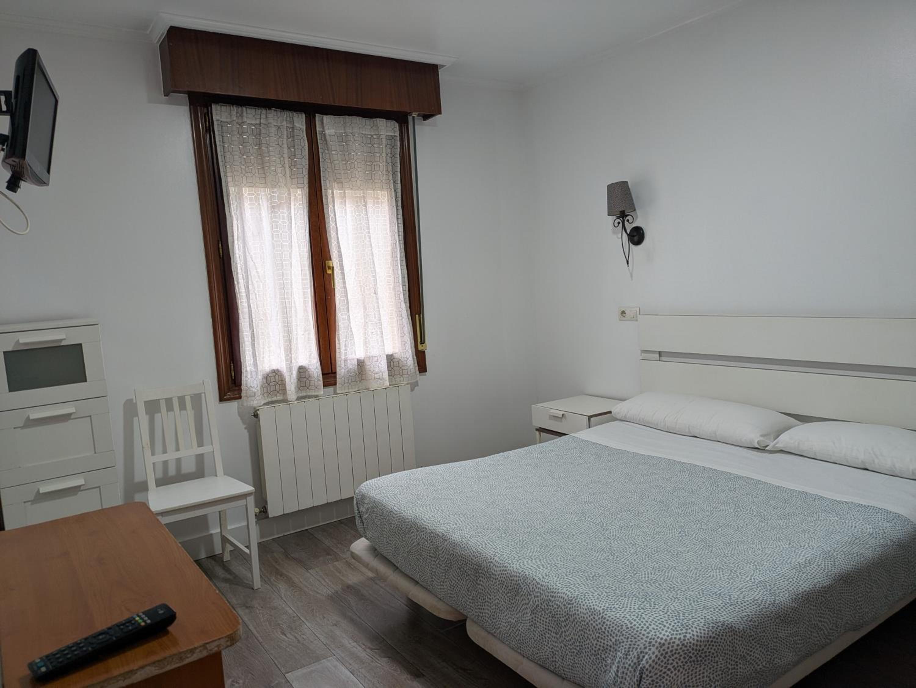 Double Room - Photo 2