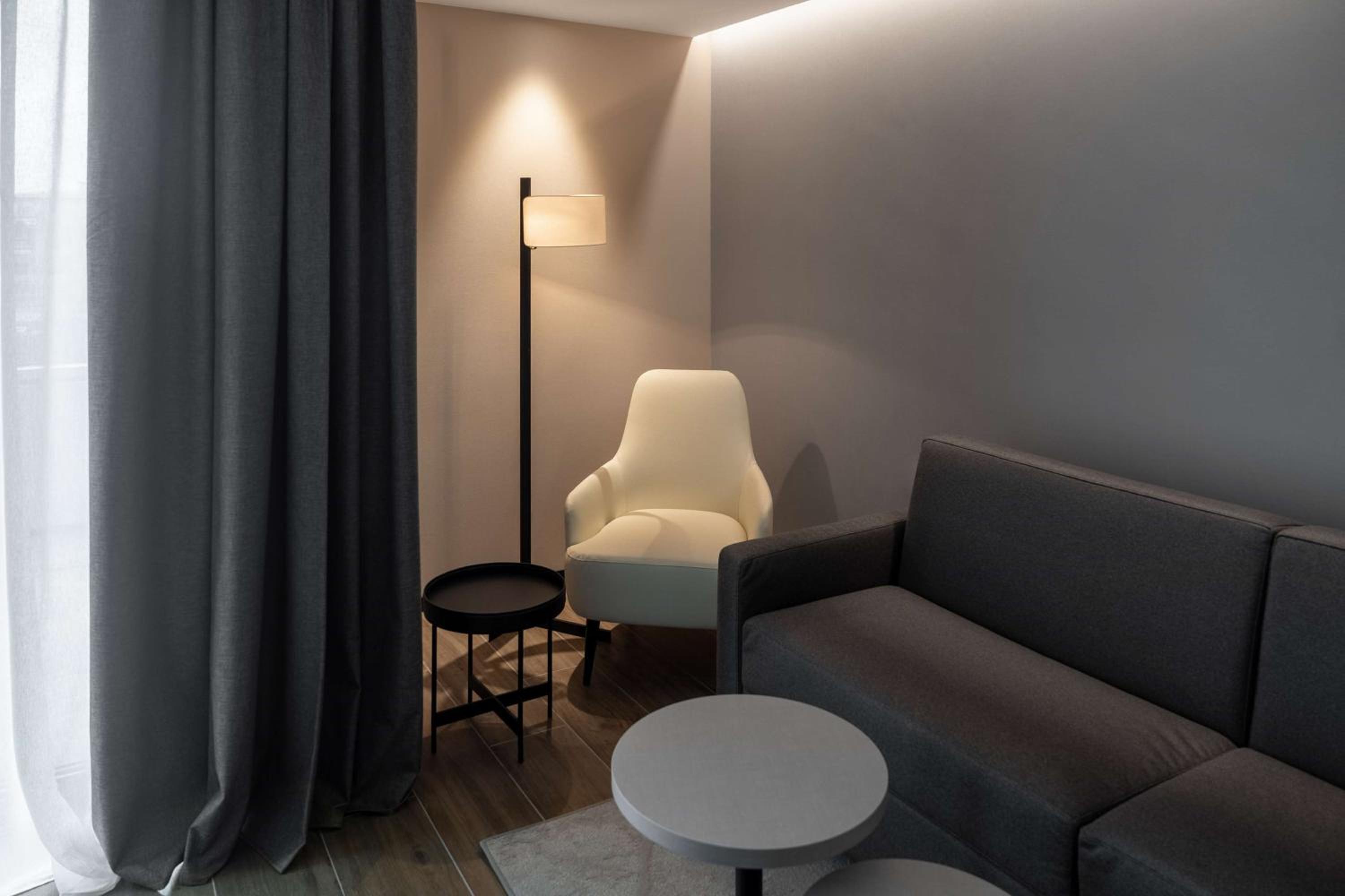 Suite - Photo 4