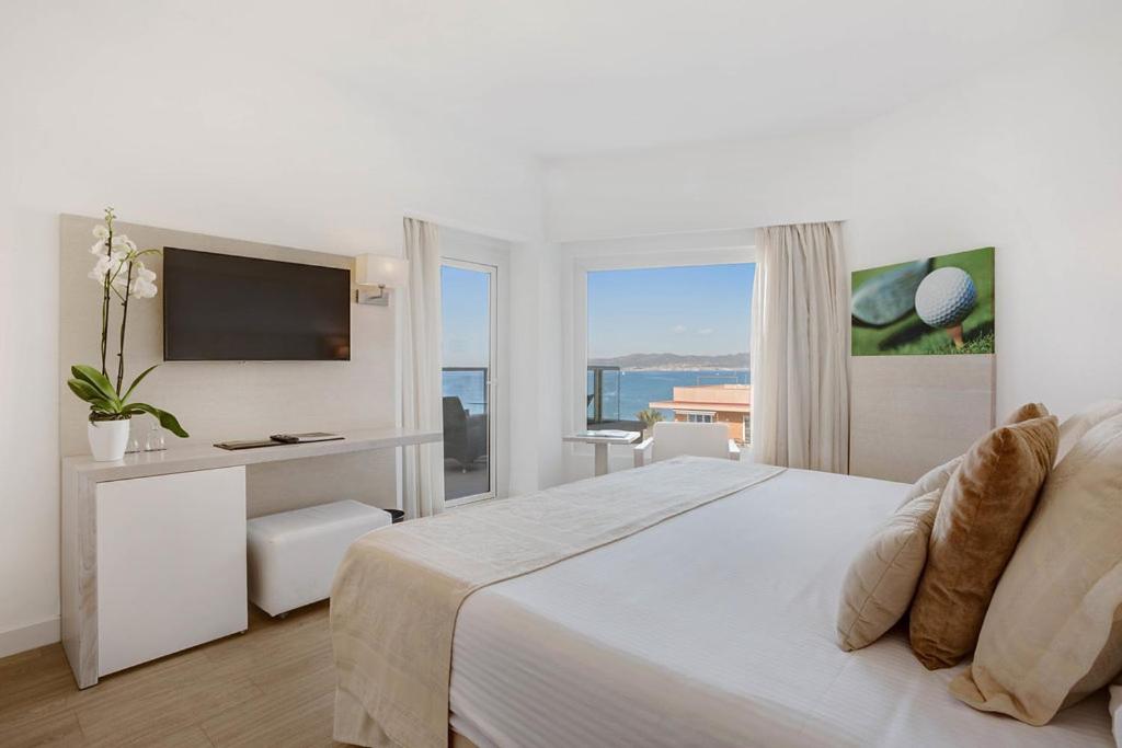Double or Twin Room with Side Sea View