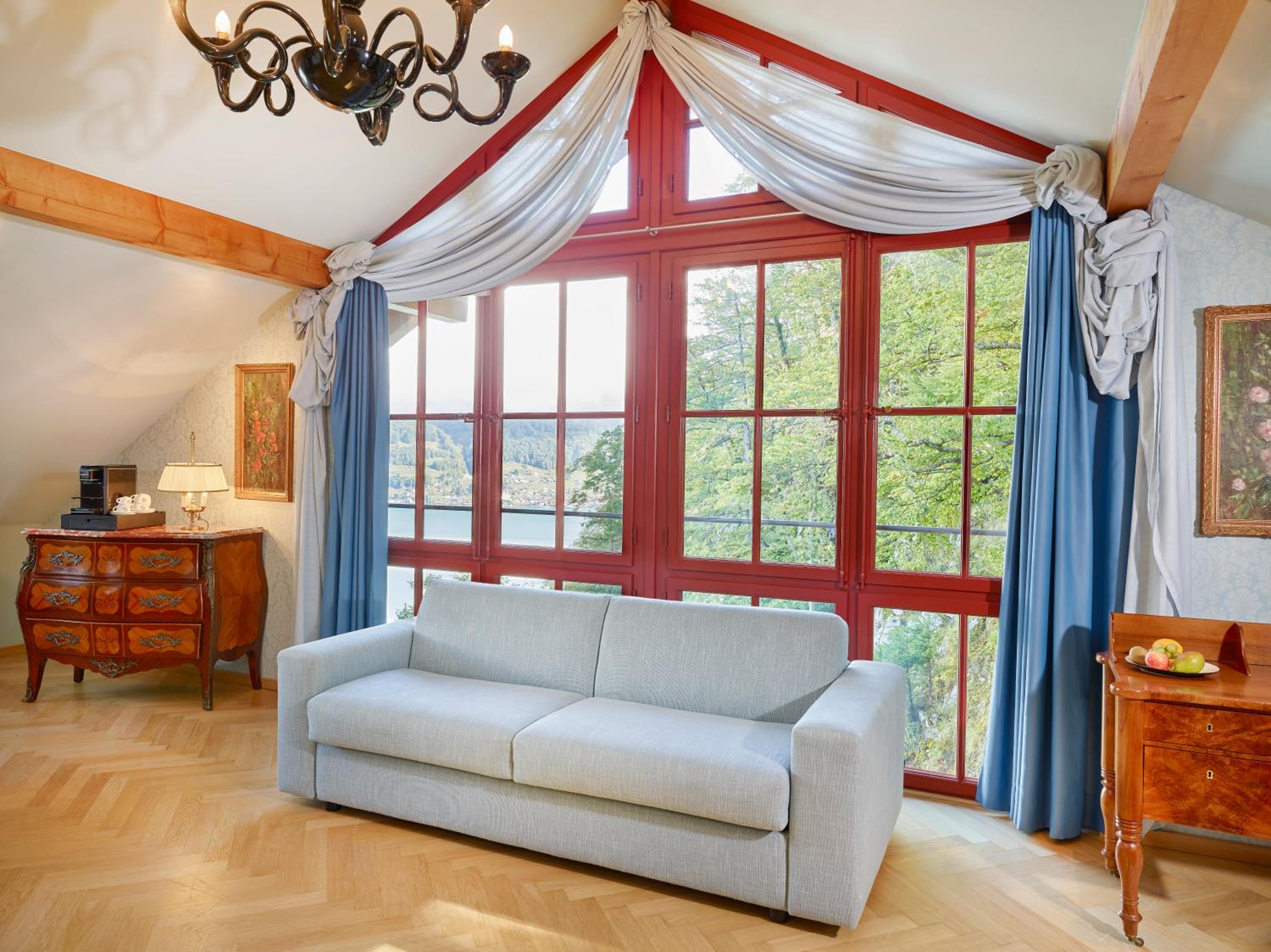 Giron Suite
